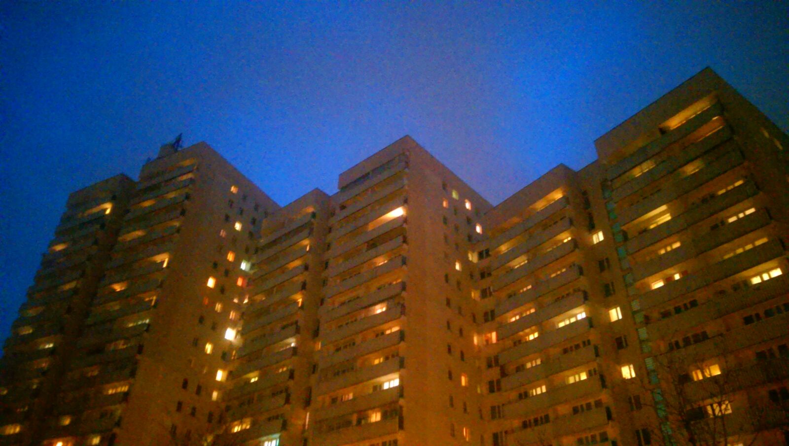 HTC ONE MINI sample photo. Buildings, lights, night photography