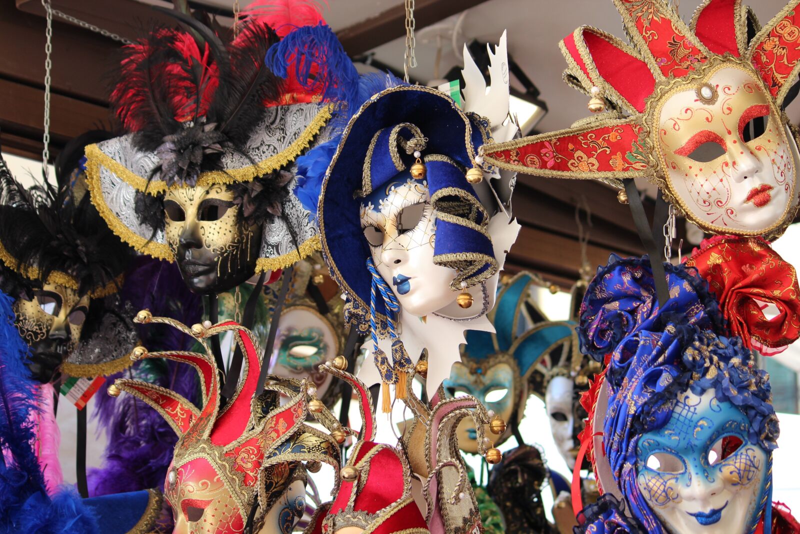 Canon EOS 600D (Rebel EOS T3i / EOS Kiss X5) sample photo. Masks, venice, carnival photography