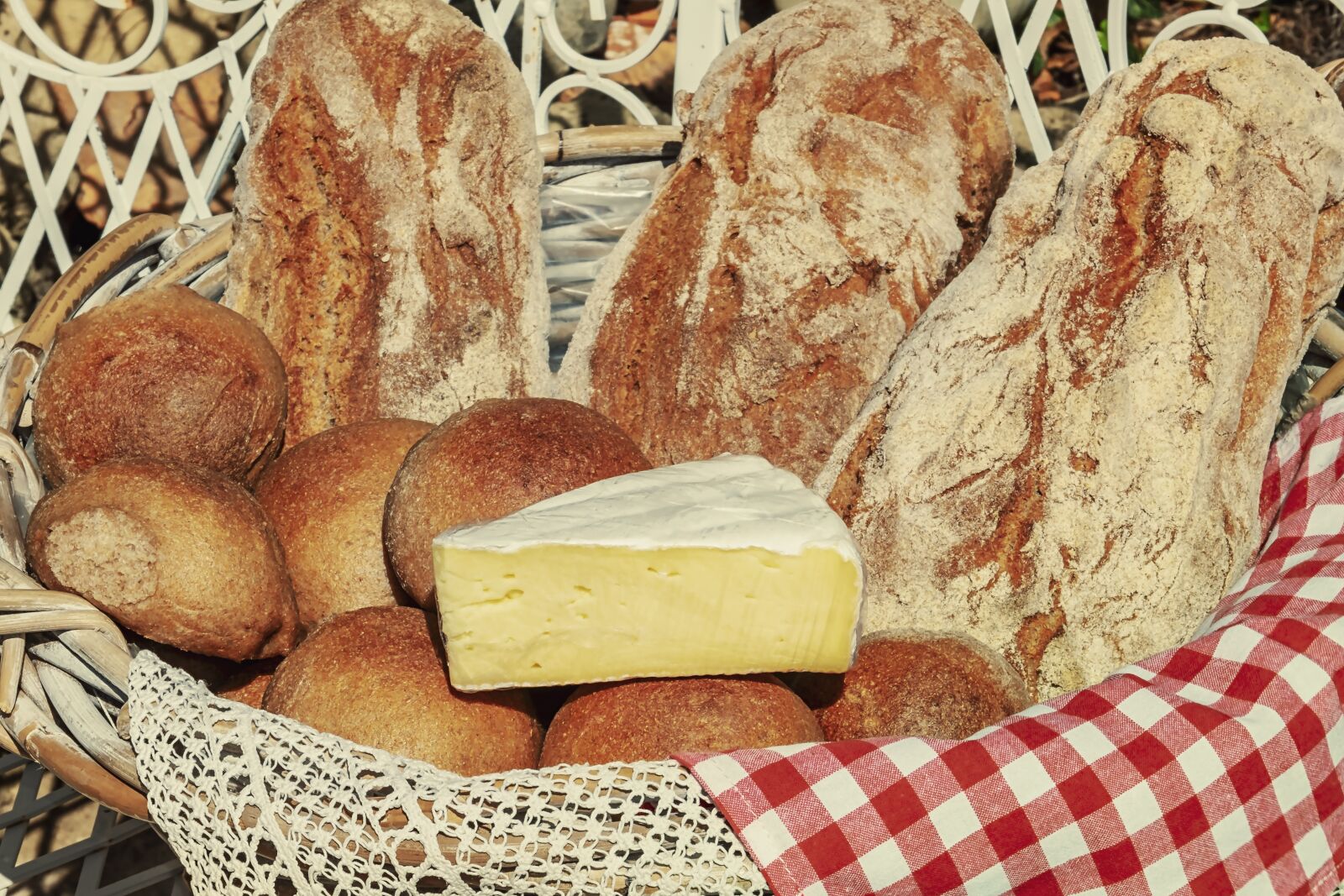 Fujifilm XF 55-200mm F3.5-4.8 R LM OIS sample photo. Breadbasket, soft cheese, creamy photography