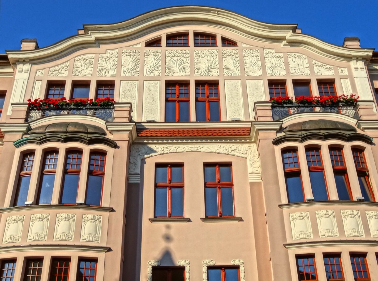 Sony Cyber-shot DSC-HX20V sample photo. Bydgoszcz, windows, architecture photography