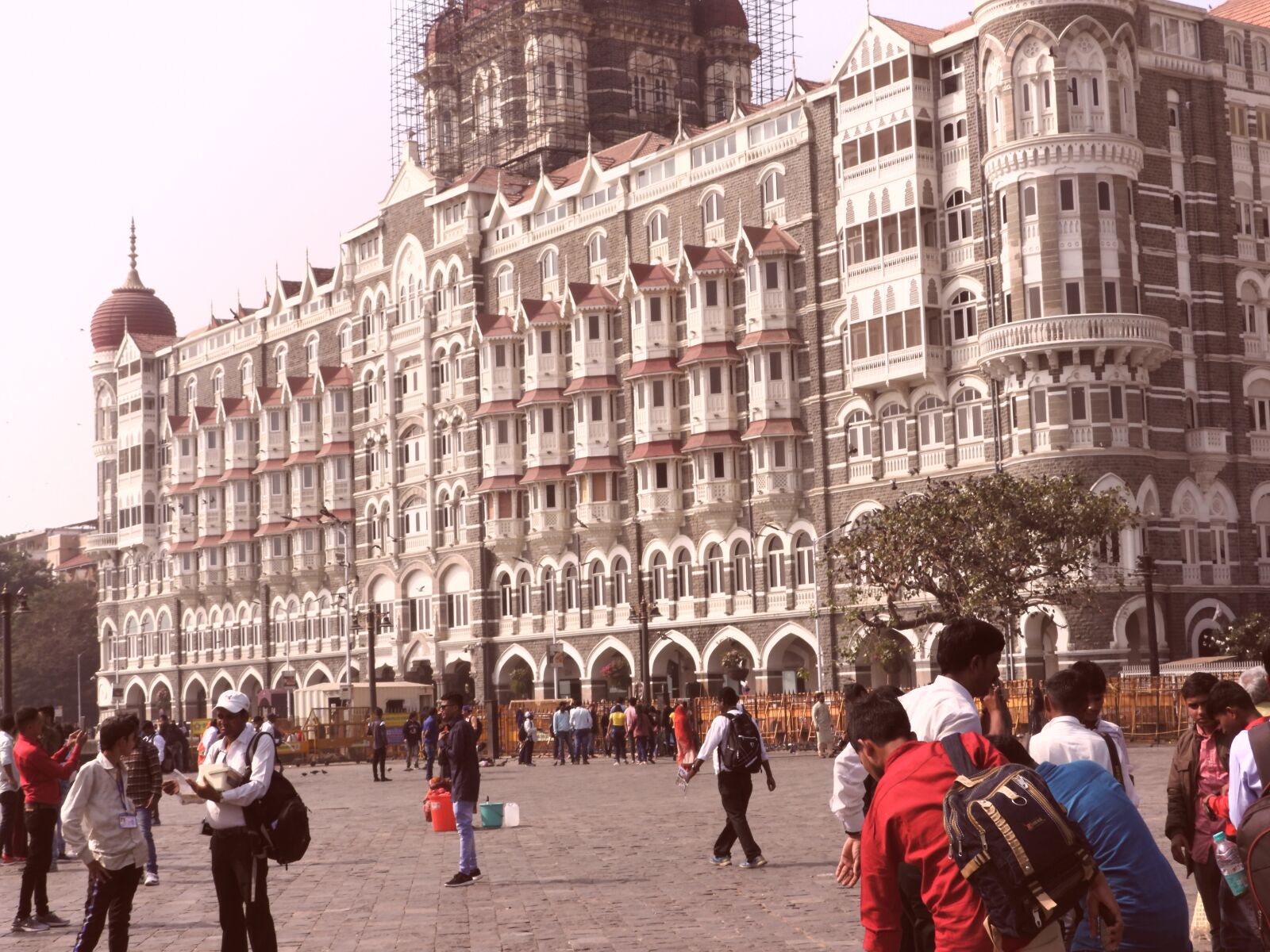 Nikon Coolpix P1000 sample photo. Mumbai, india, bo photography