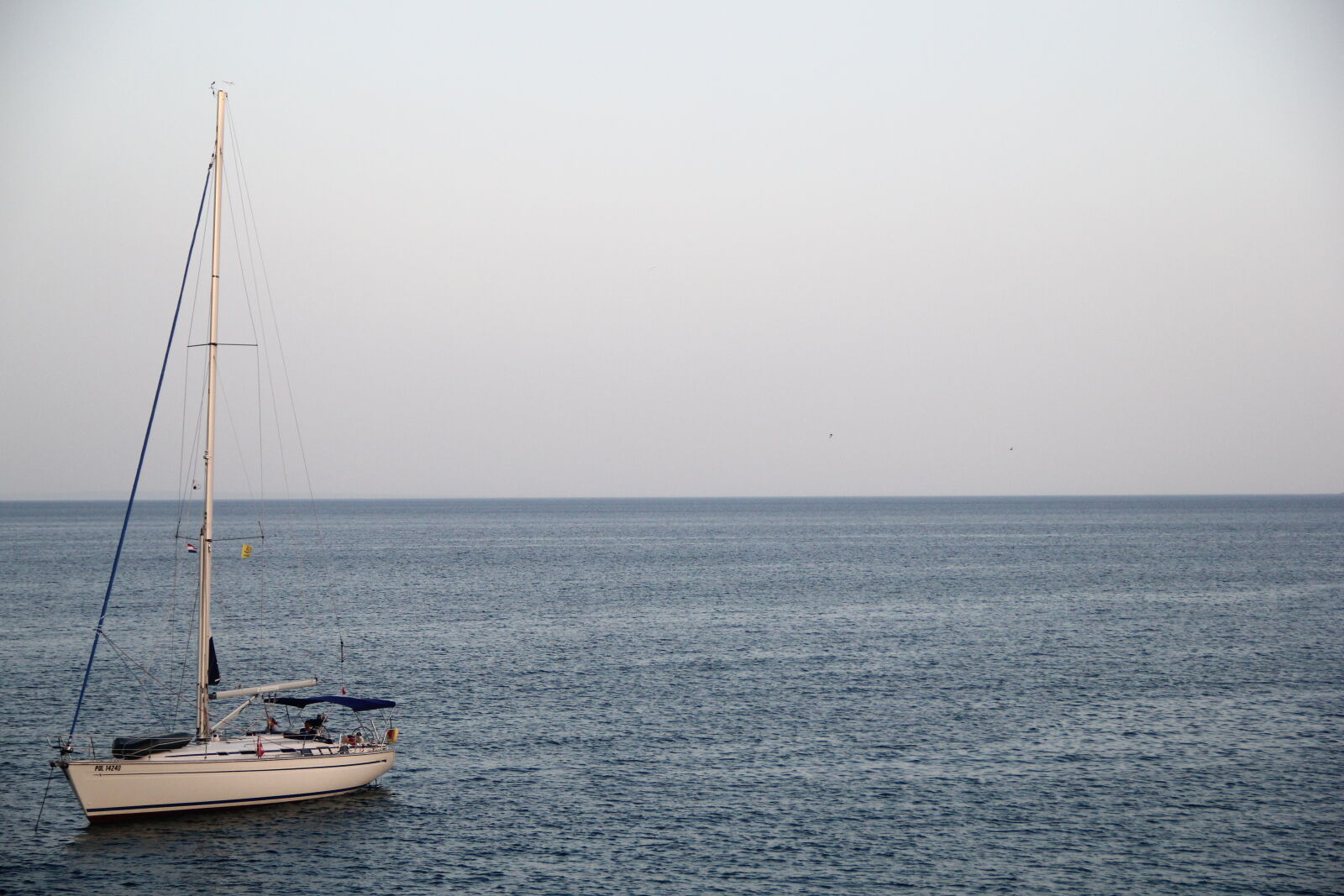 Canon EF-S 18-135mm F3.5-5.6 IS sample photo. White, yacht, on, ocean photography