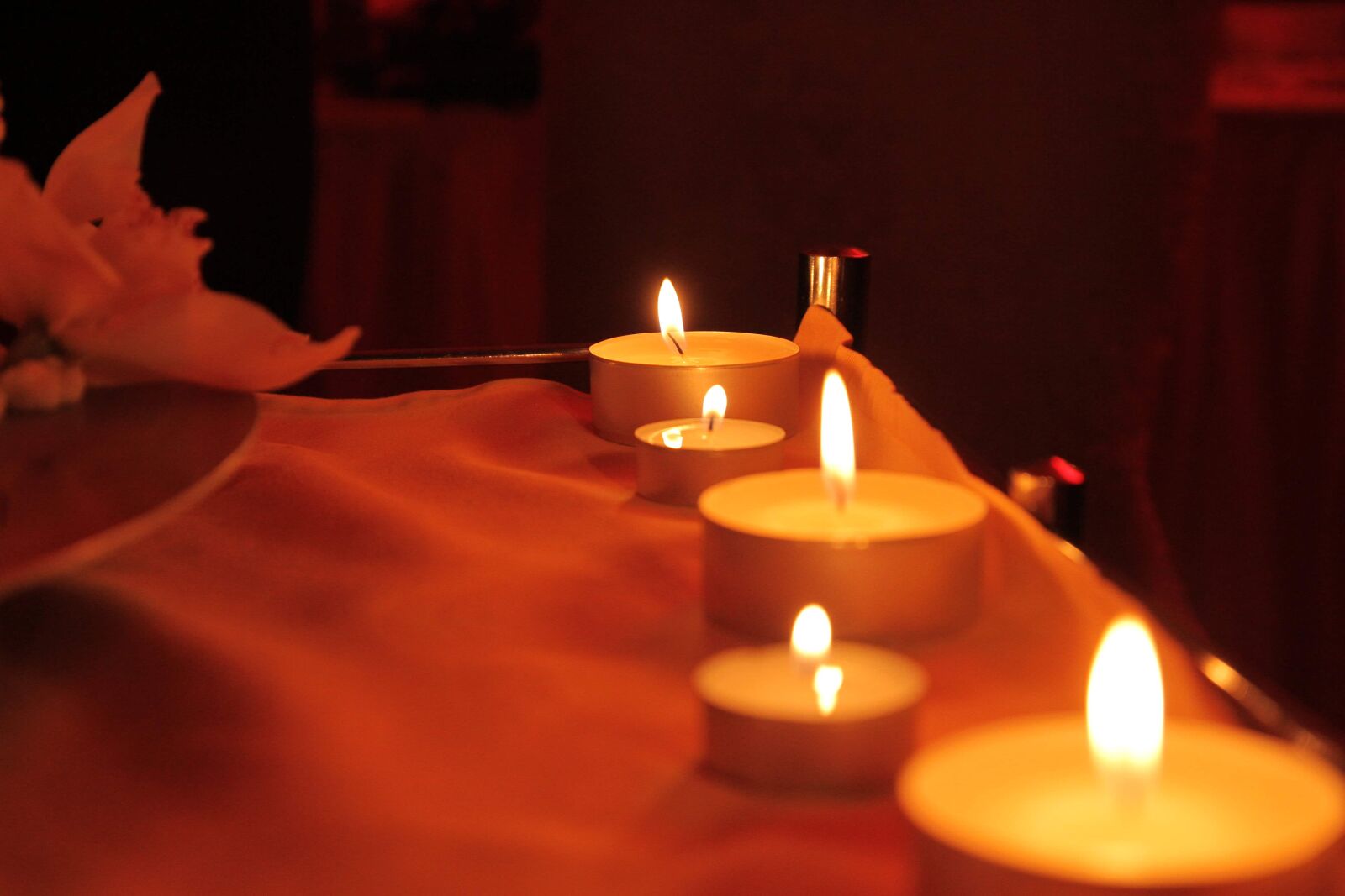Canon EOS 7D sample photo. Candles, flames, light, romantic photography