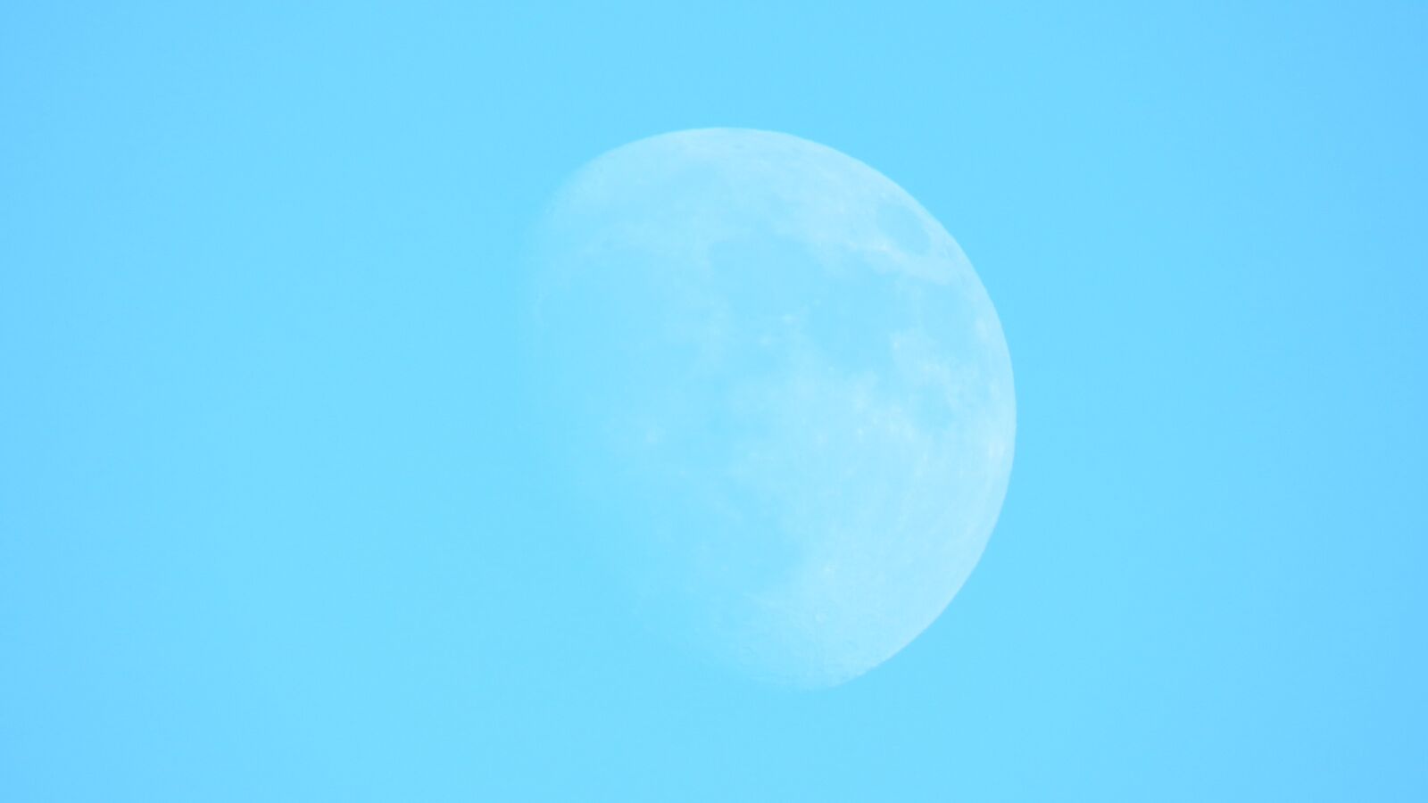 Nikon Coolpix P900 sample photo. Moon, the background, blue photography