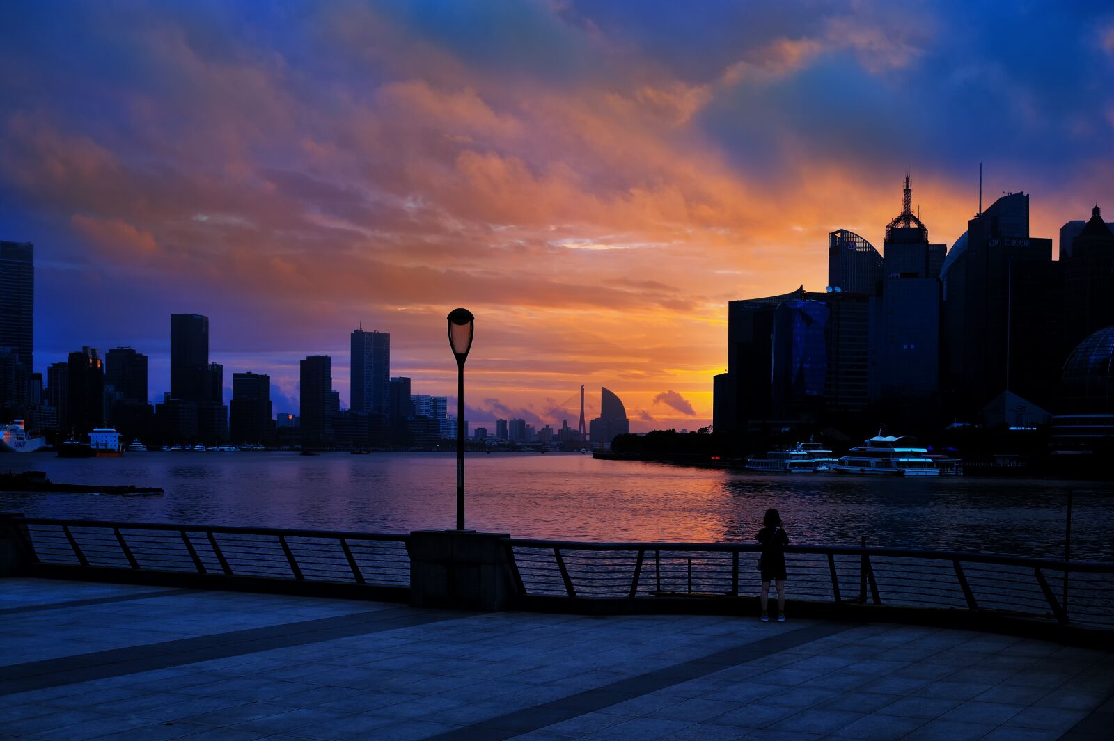 Nikon D700 sample photo. Shanghai, the bund, sunrise photography