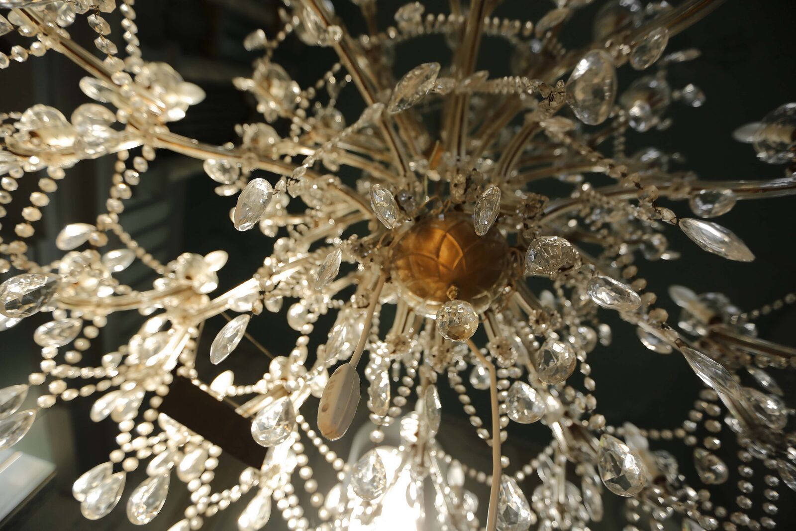 Canon EF 16-35mm F2.8L II USM sample photo. Chandelier, crystal, glass, reflection photography