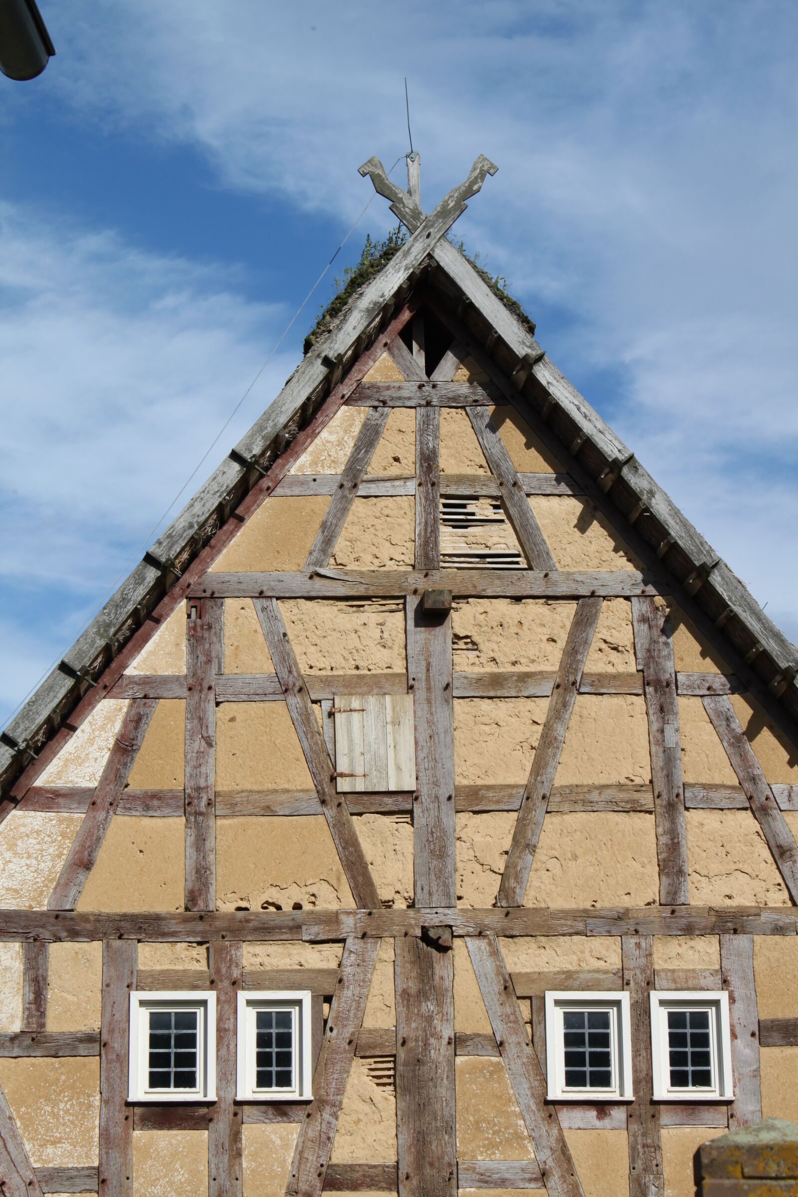Canon EOS 500D (EOS Rebel T1i / EOS Kiss X3) sample photo. Stone built house, old photography