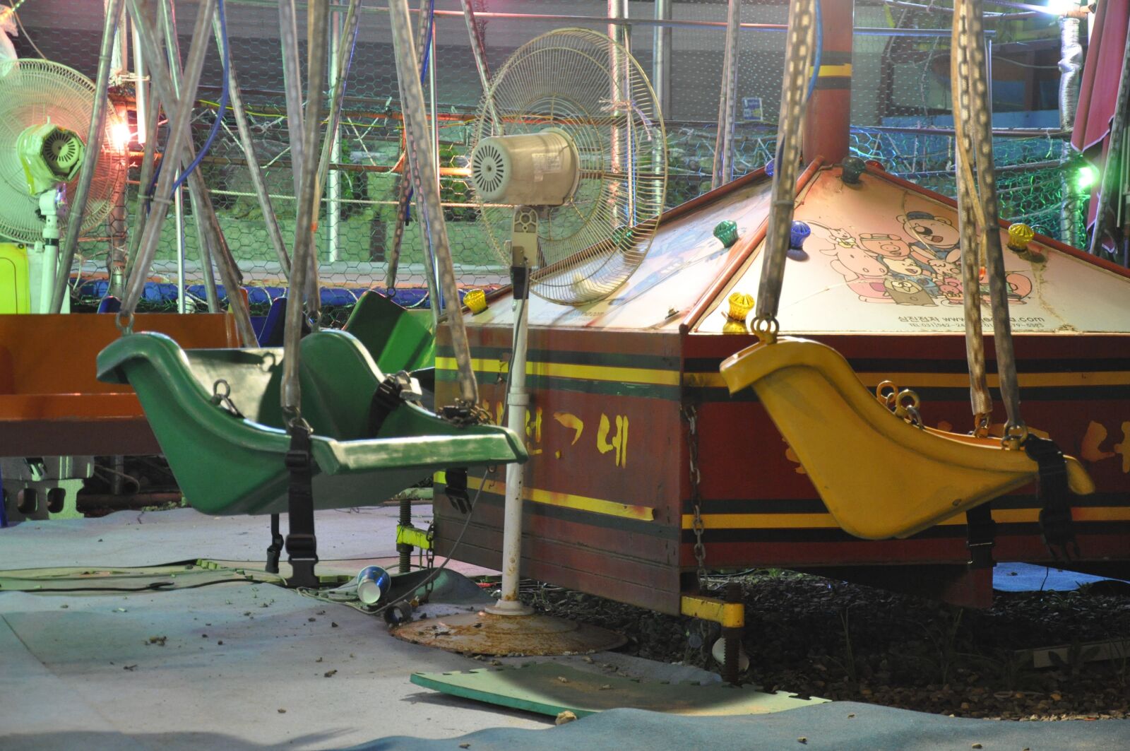 Nikon D90 sample photo. Swings, children, circus photography