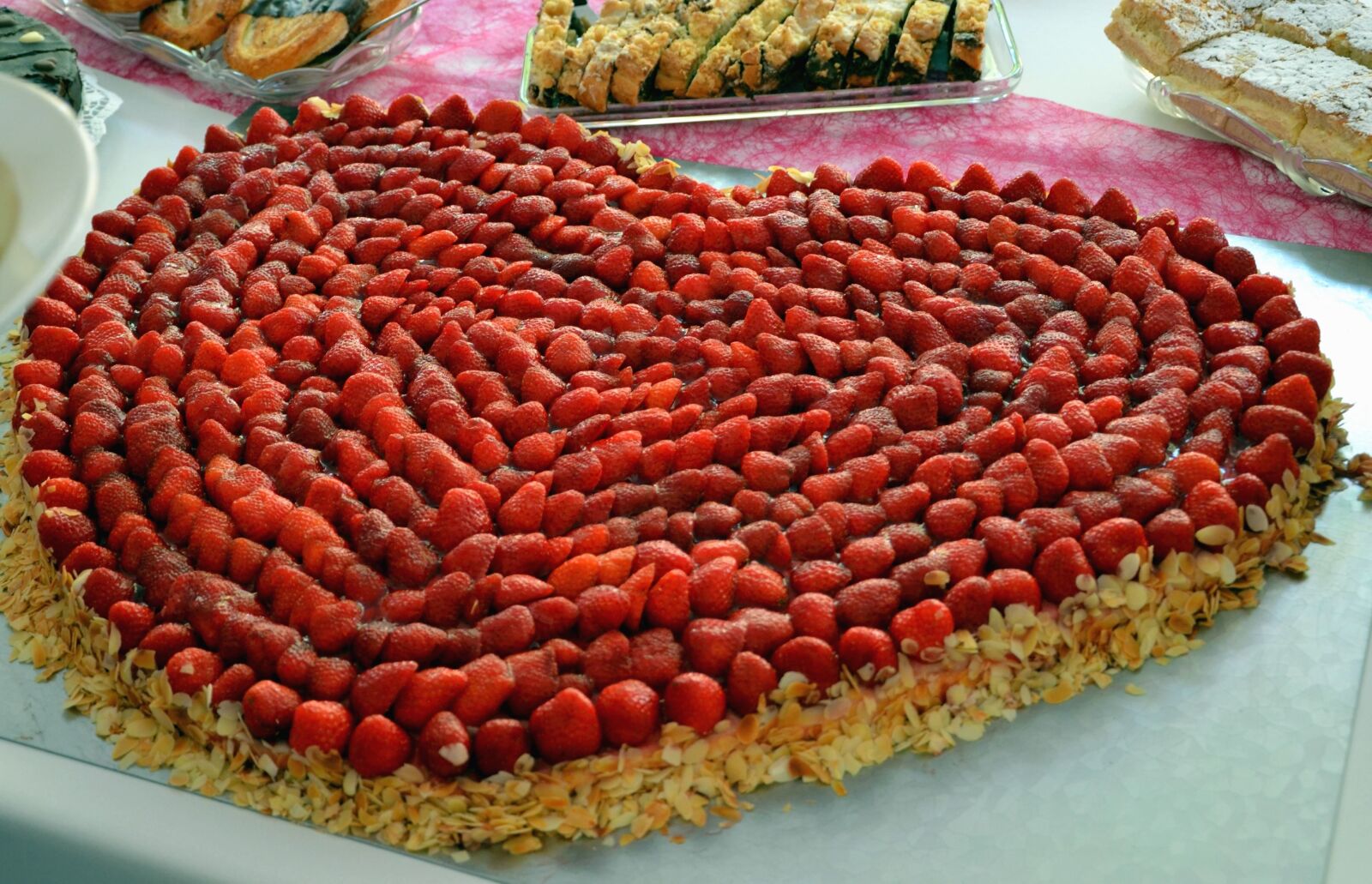 Nikon D5100 sample photo. Strawberry, cake, heart, sweet photography