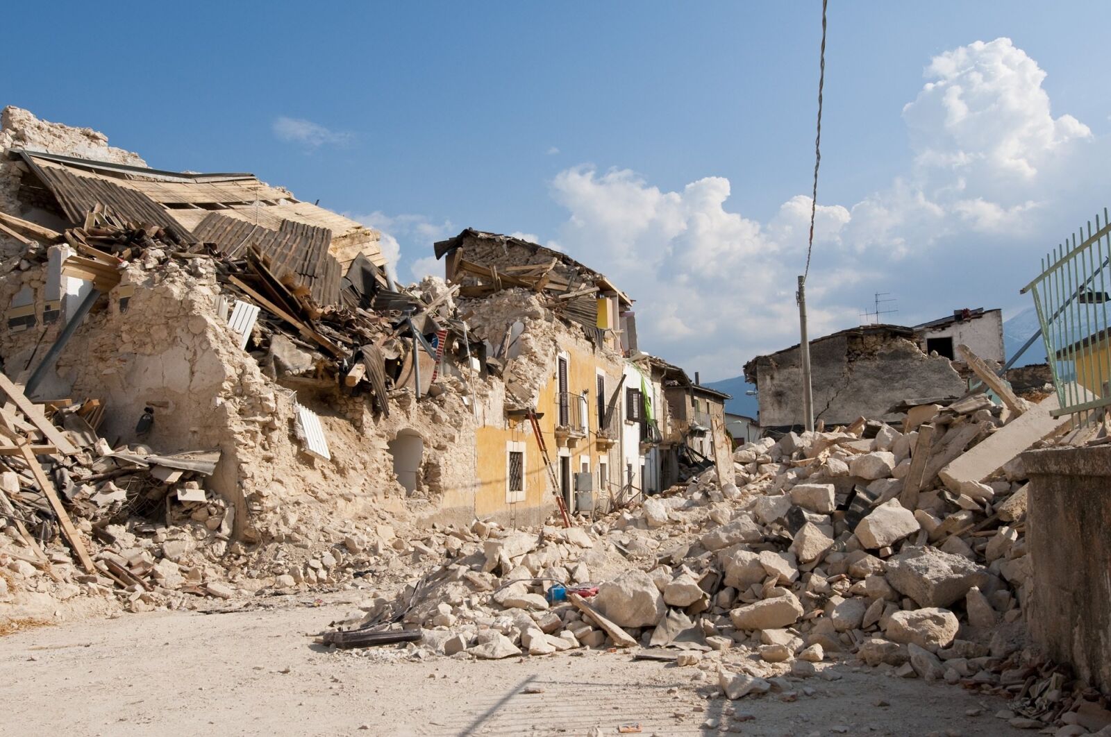 Nikon D300 sample photo. Earthquake, rubble, collapse photography