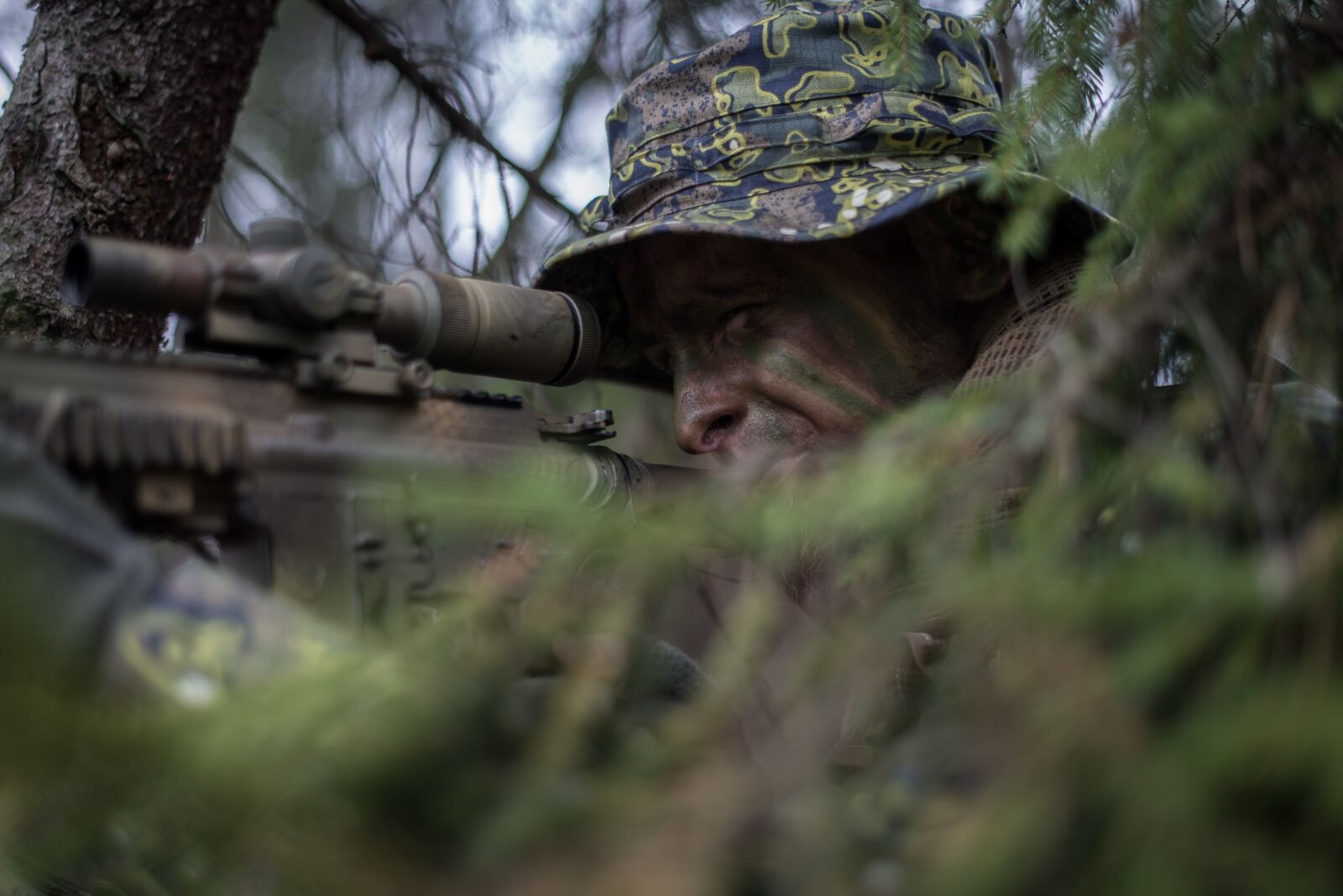 Nikon D800 sample photo. Soldier, the war, the photography