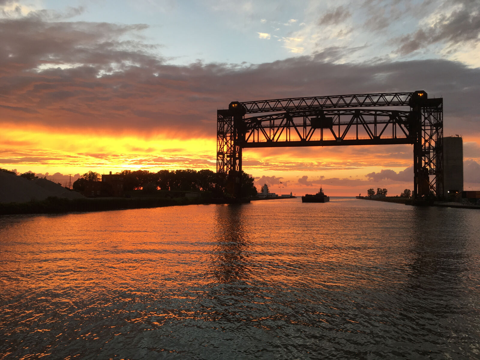iPhone SE back camera 4.15mm f/2.2 sample photo. Cleveland_flats_bridge photography
