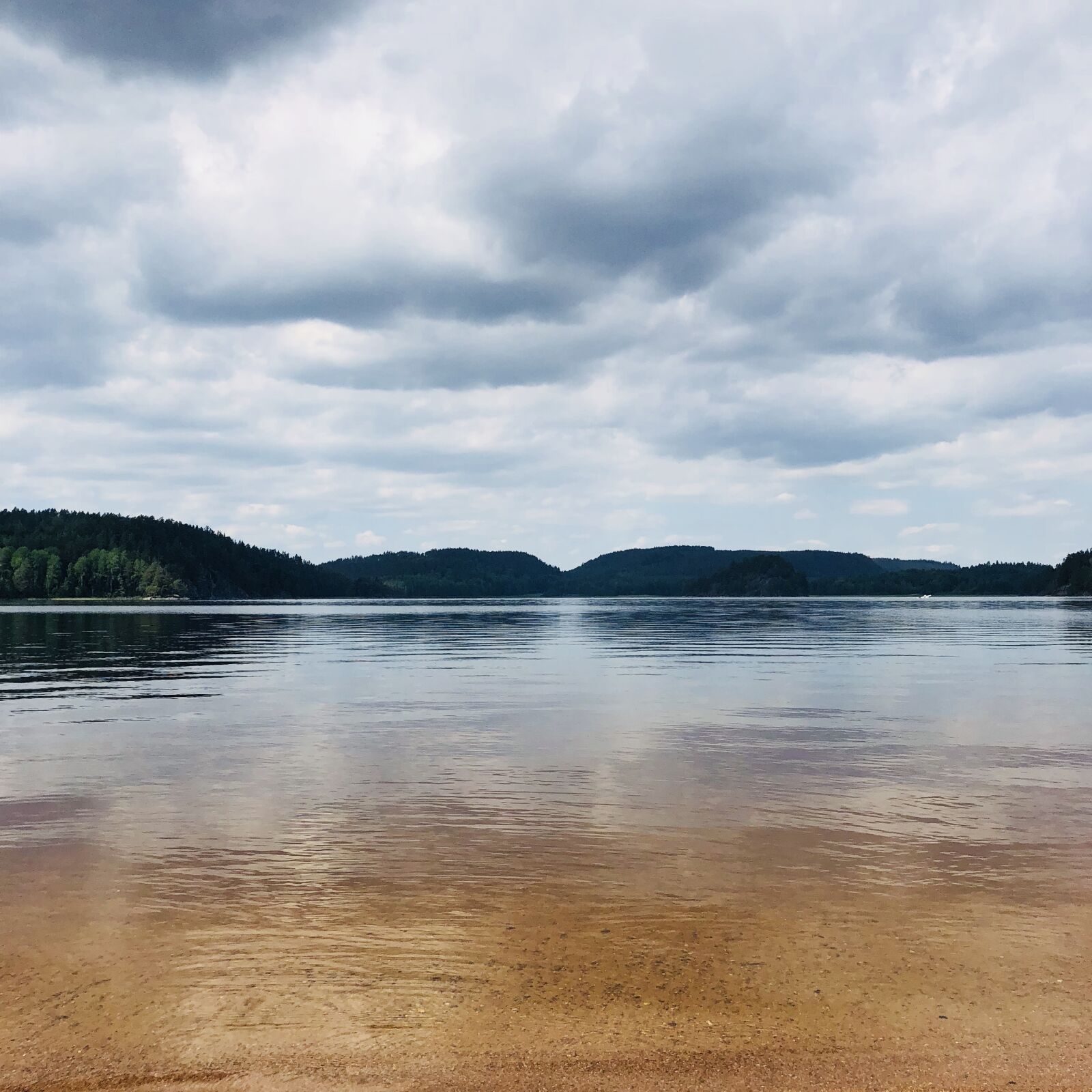 Apple iPhone 8 sample photo. Water, beach, lake photography