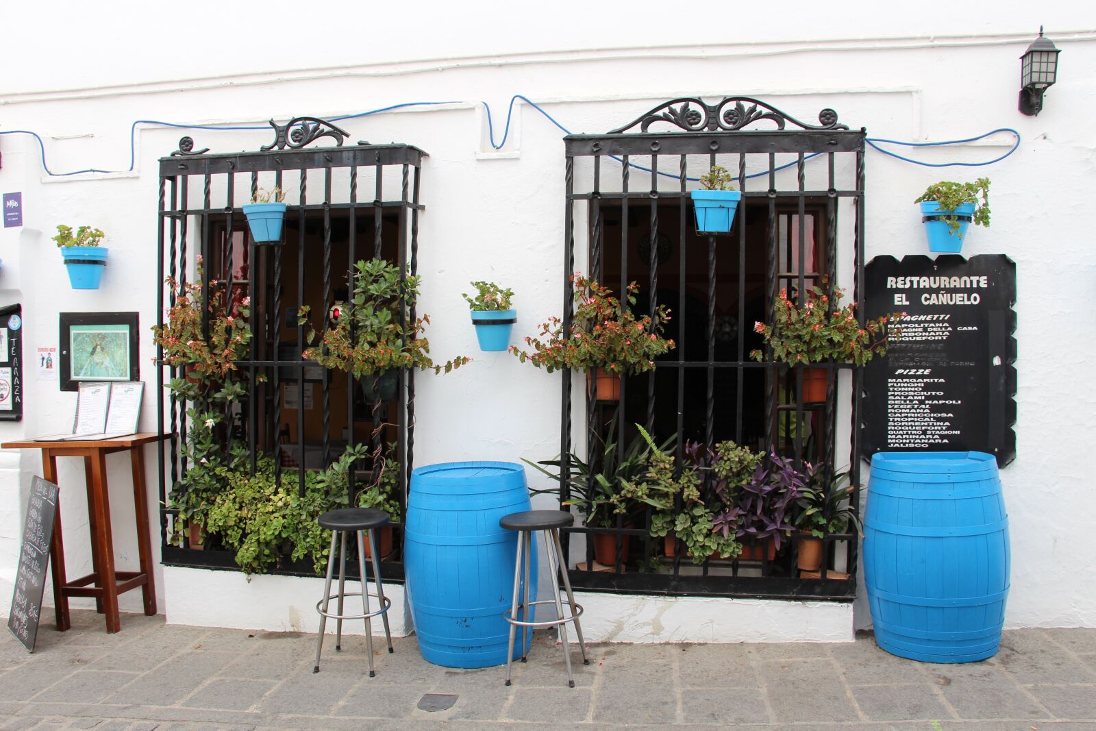 Canon EOS 700D (EOS Rebel T5i / EOS Kiss X7i) sample photo. Tavern, boozer, bar photography