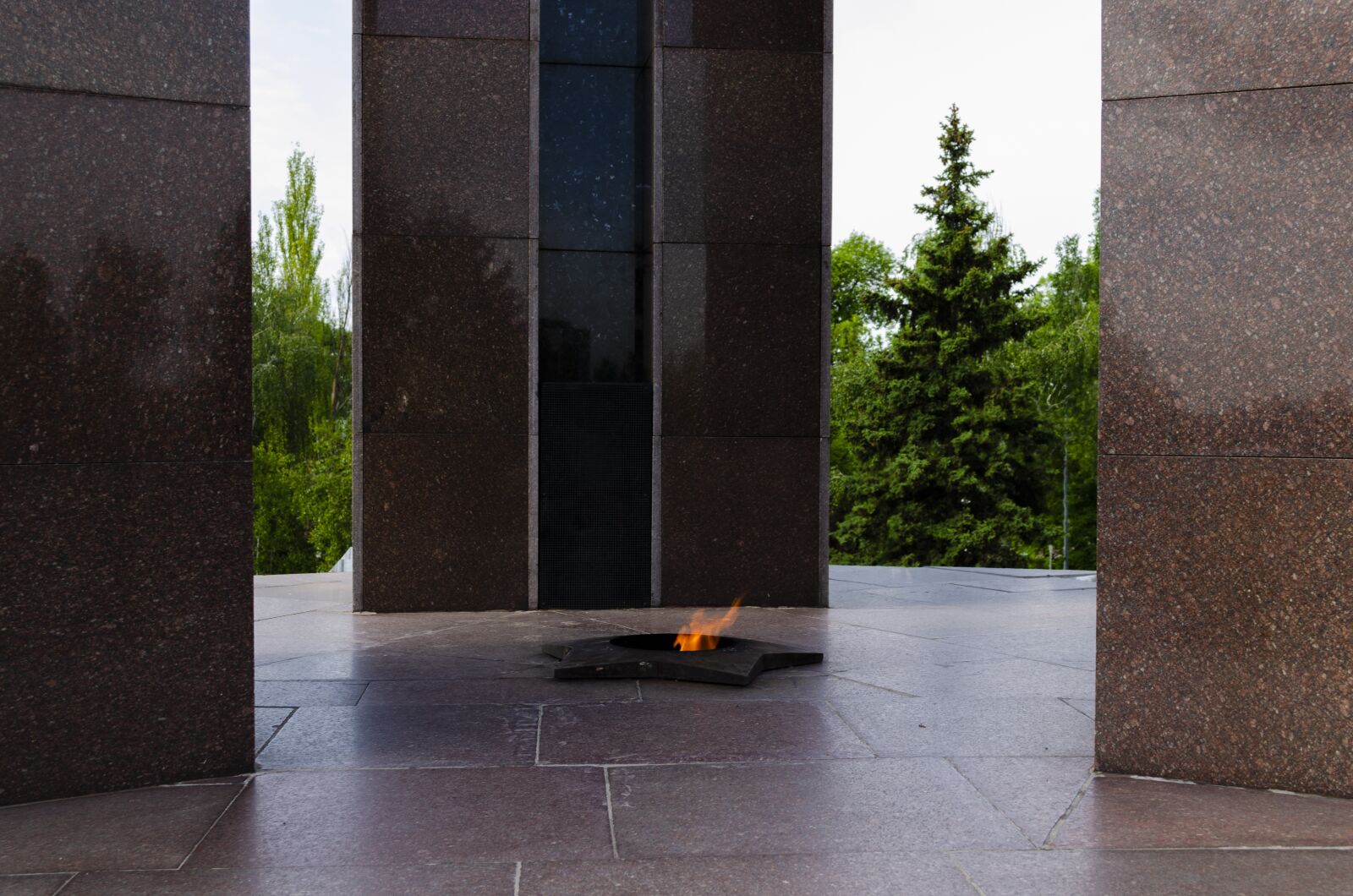 Nikon D5100 sample photo. Monument, fire, history photography