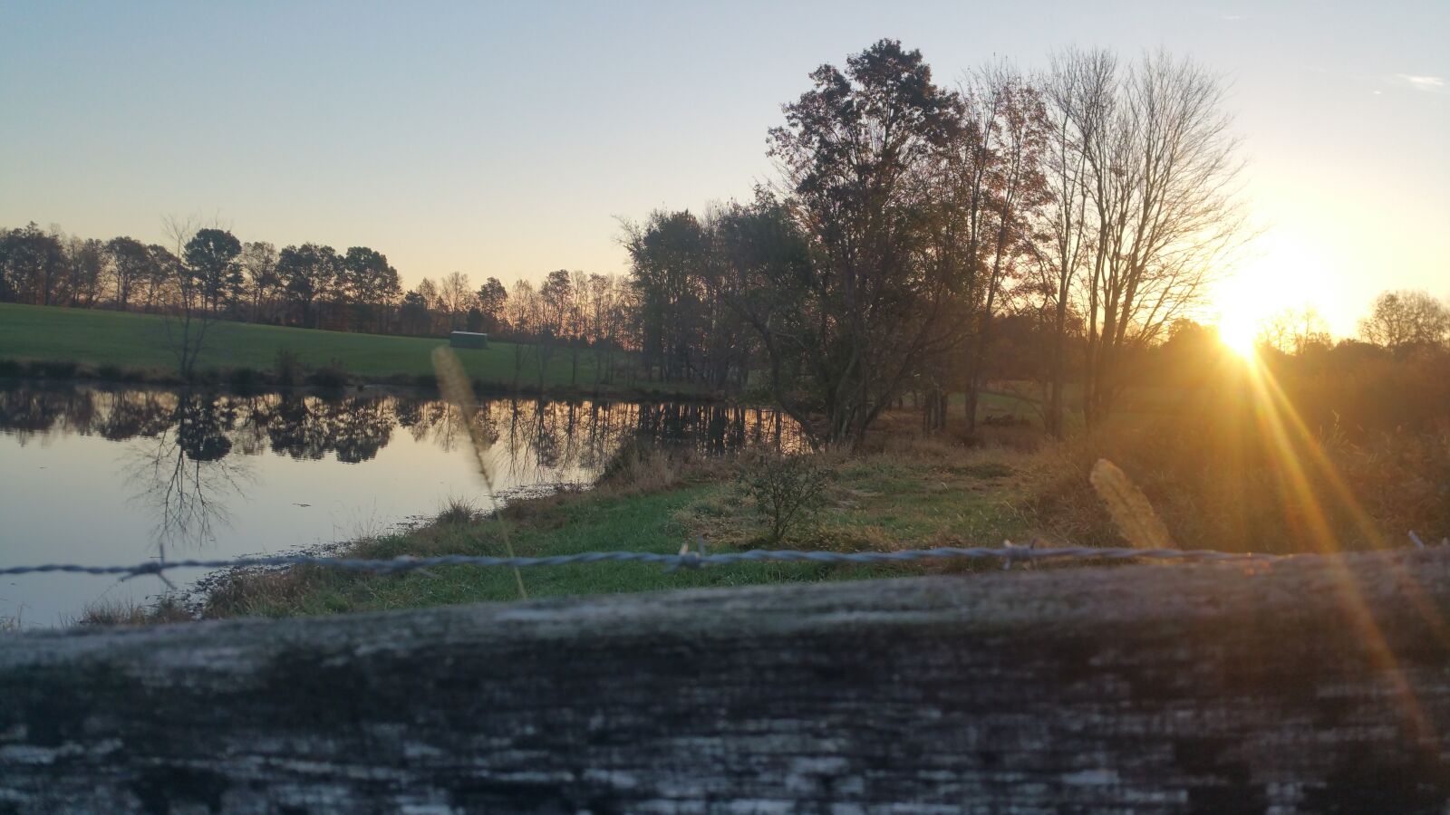 Samsung Galaxy Note4 sample photo. Barbed, wire, farm, sunrise photography
