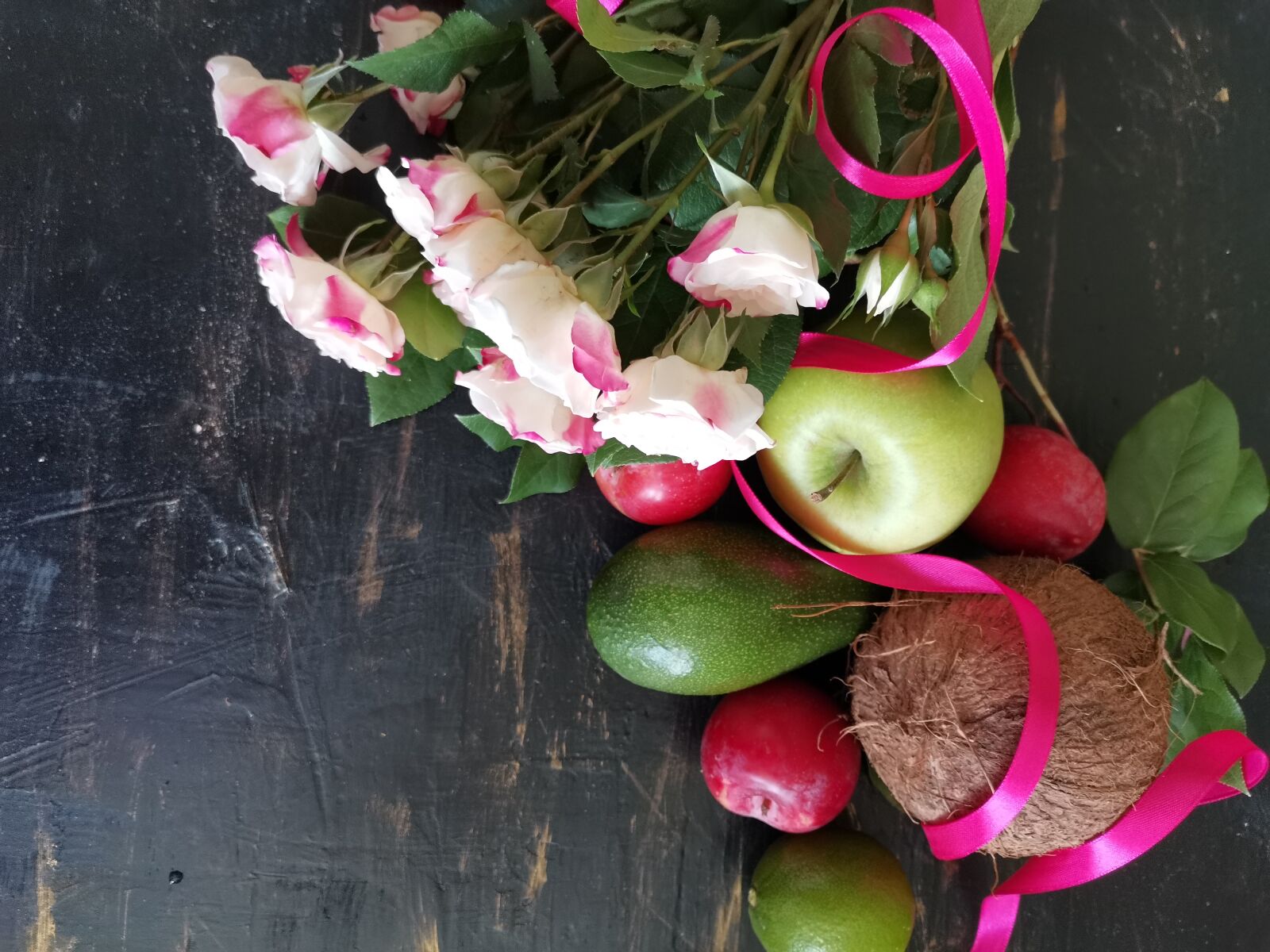 HUAWEI YAL-L21 sample photo. Fruit, roses, tape photography