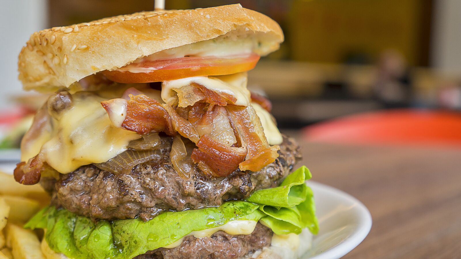 Sony Alpha a3000 + Sony E 18-55mm F3.5-5.6 OSS sample photo. Burger, sandwich, food photography
