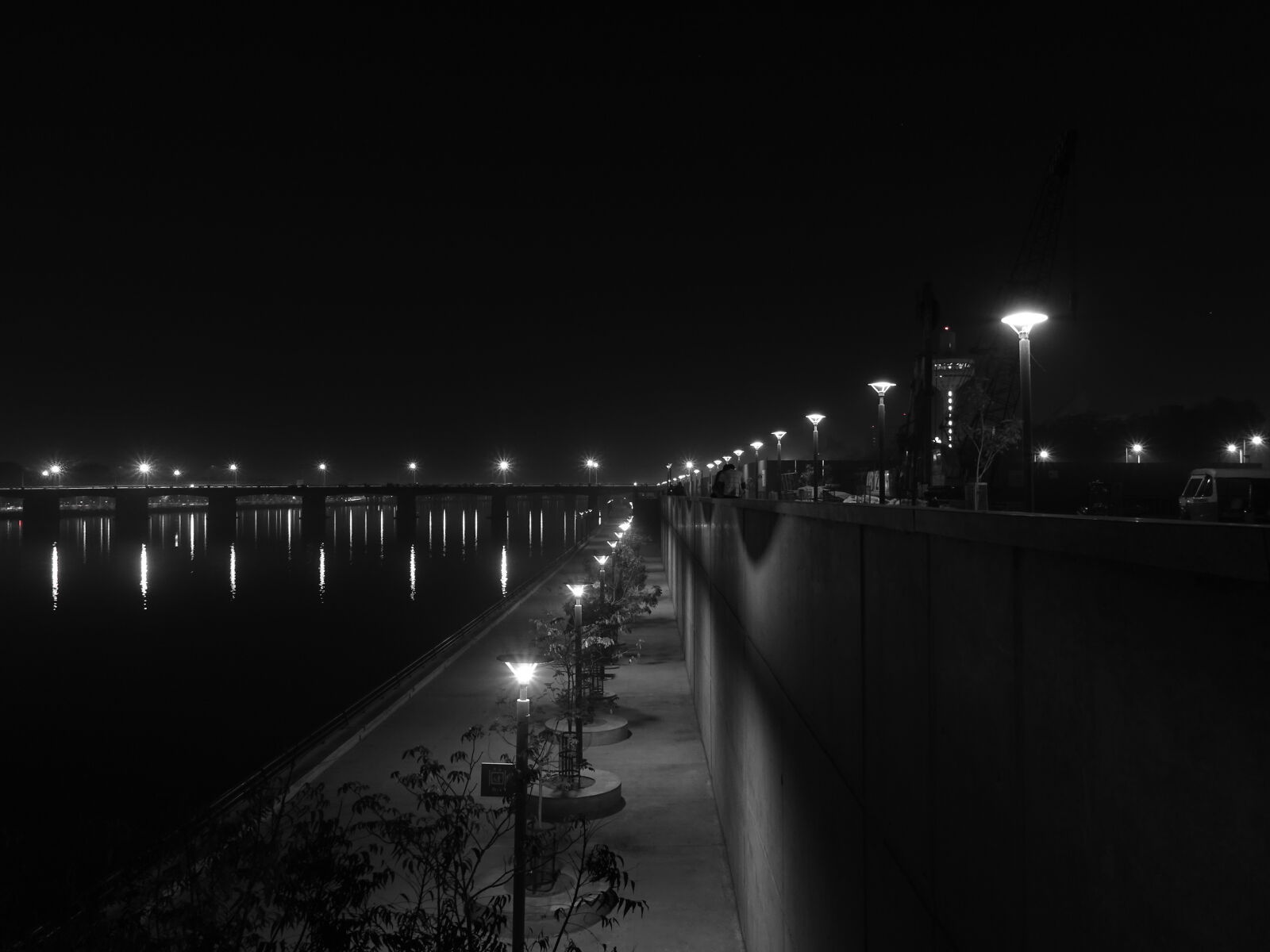 Sony Cyber-shot DSC-HX400V sample photo. Black, and, white, city photography