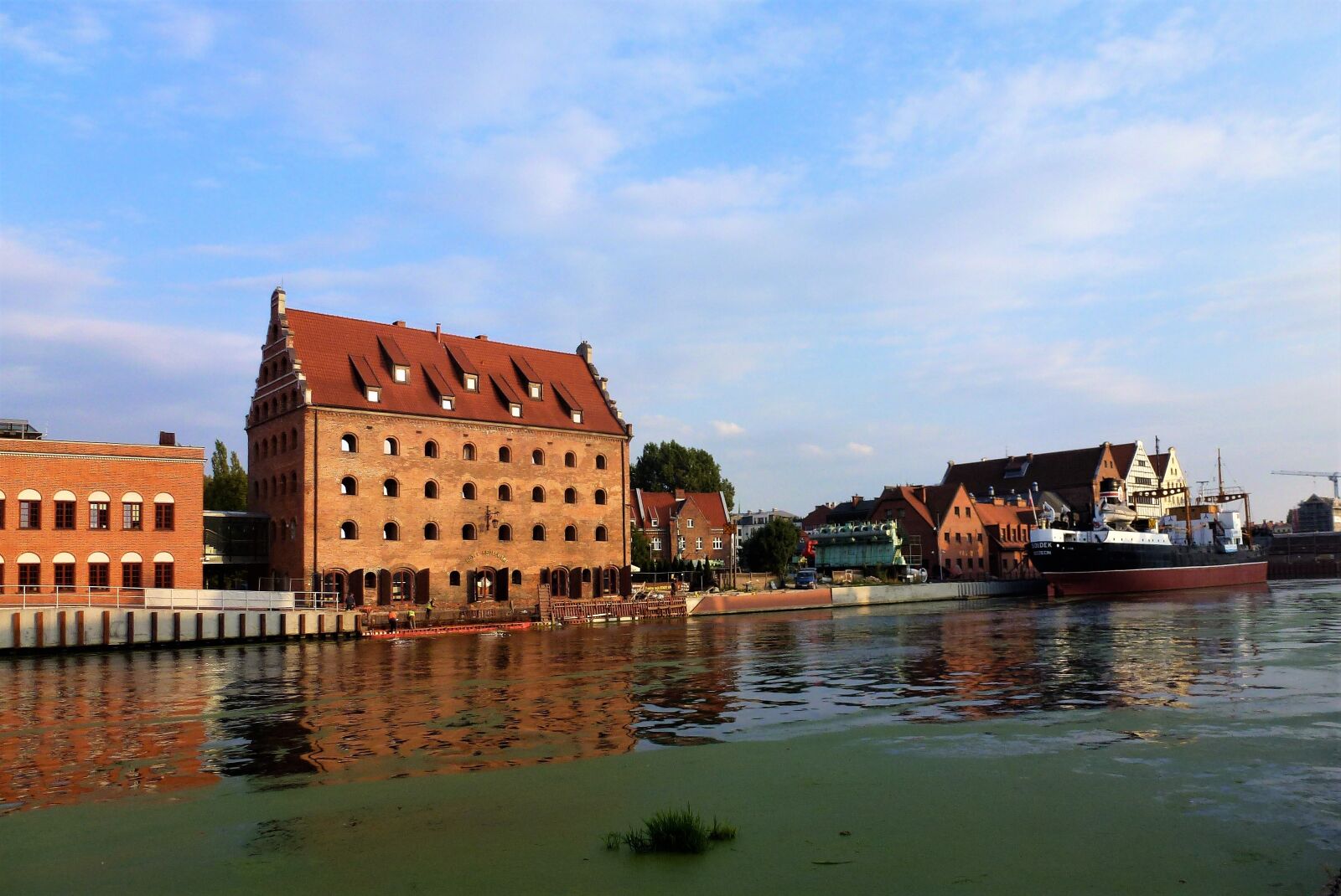 Panasonic Lumix DMC-ZS10 (Lumix DMC-TZ20 / Lumix DMC-TZ22) sample photo. Building, poland, gdansk photography