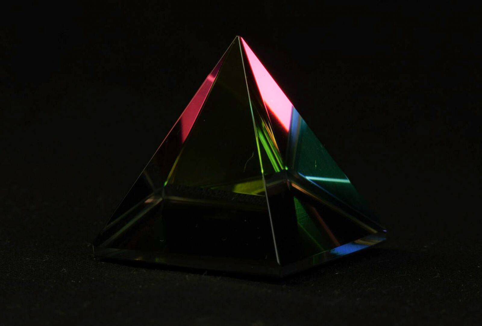 Pentax K-3 sample photo. Glass prism, color, technology photography