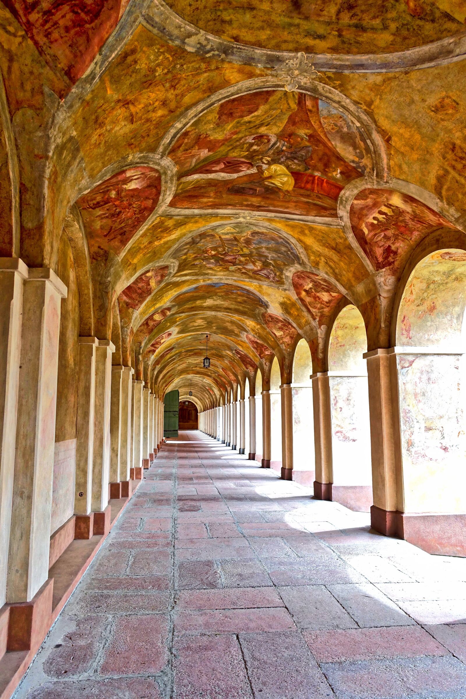 Sony Cyber-shot DSC-RX100 III sample photo. Arches, colonnade, cloister photography