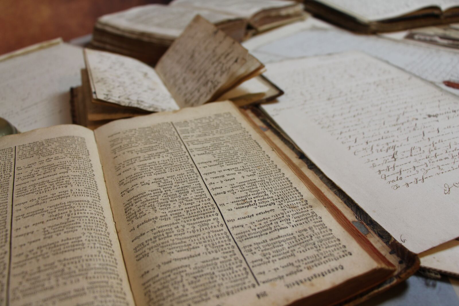 Canon EOS 700D (EOS Rebel T5i / EOS Kiss X7i) sample photo. Old books, old, font photography