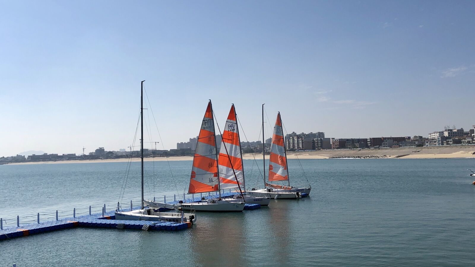 iPhone X back dual camera 4mm f/1.8 sample photo. Dongshan island, sailboat, windsurfing photography