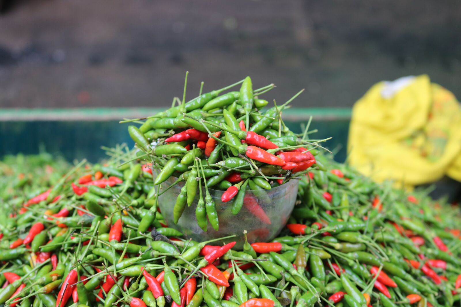 Canon EOS 750D (EOS Rebel T6i / EOS Kiss X8i) sample photo. Pepper, fair, vegetables photography