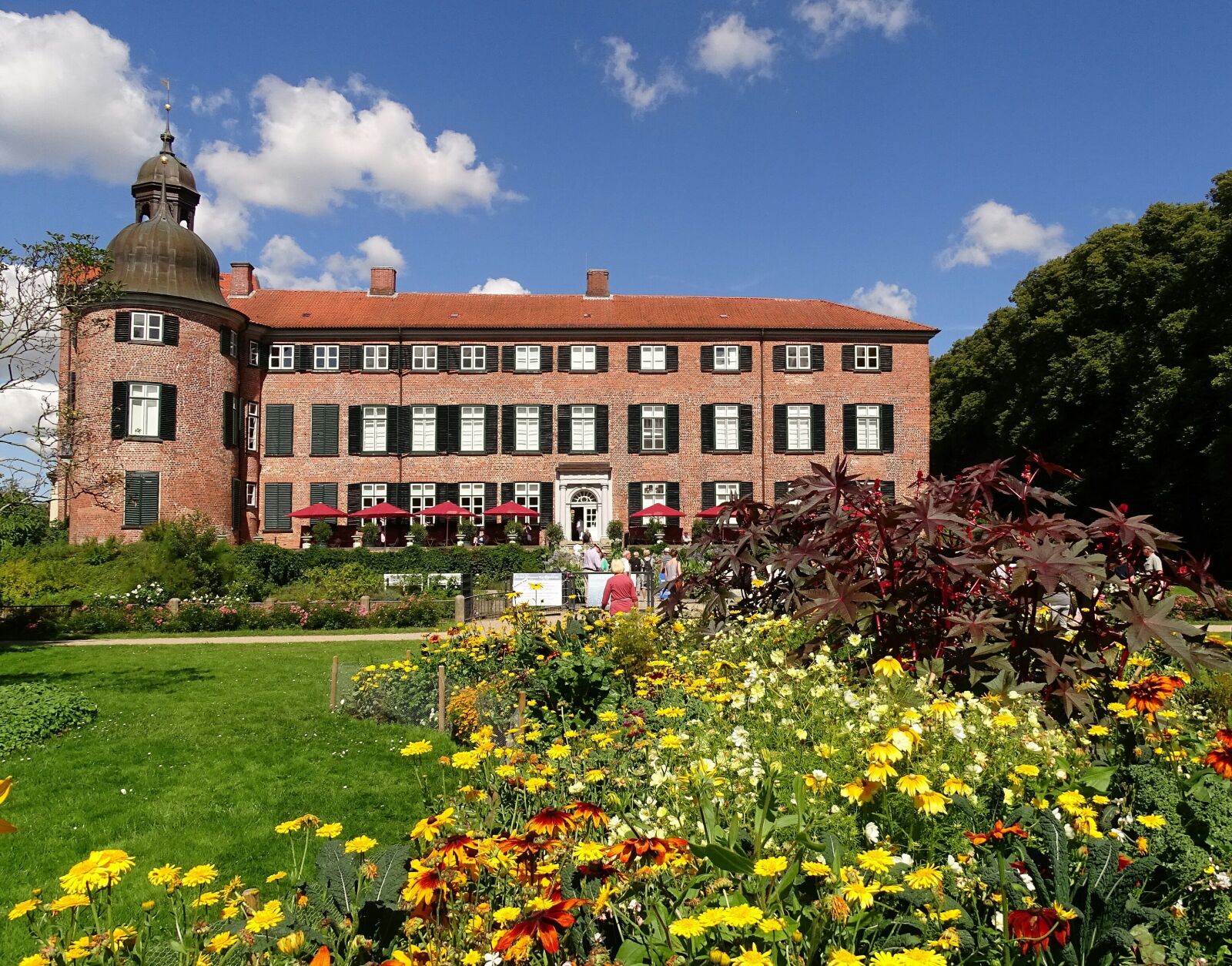 Sony Cyber-shot DSC-HX400V sample photo. Castle, eutin, building photography