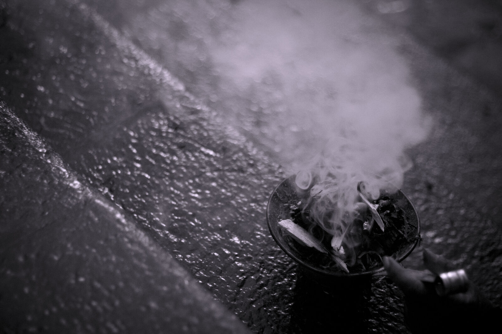 Canon EOS 60D + Canon EF 50mm F1.8 II sample photo. Fire, humo, incense photography