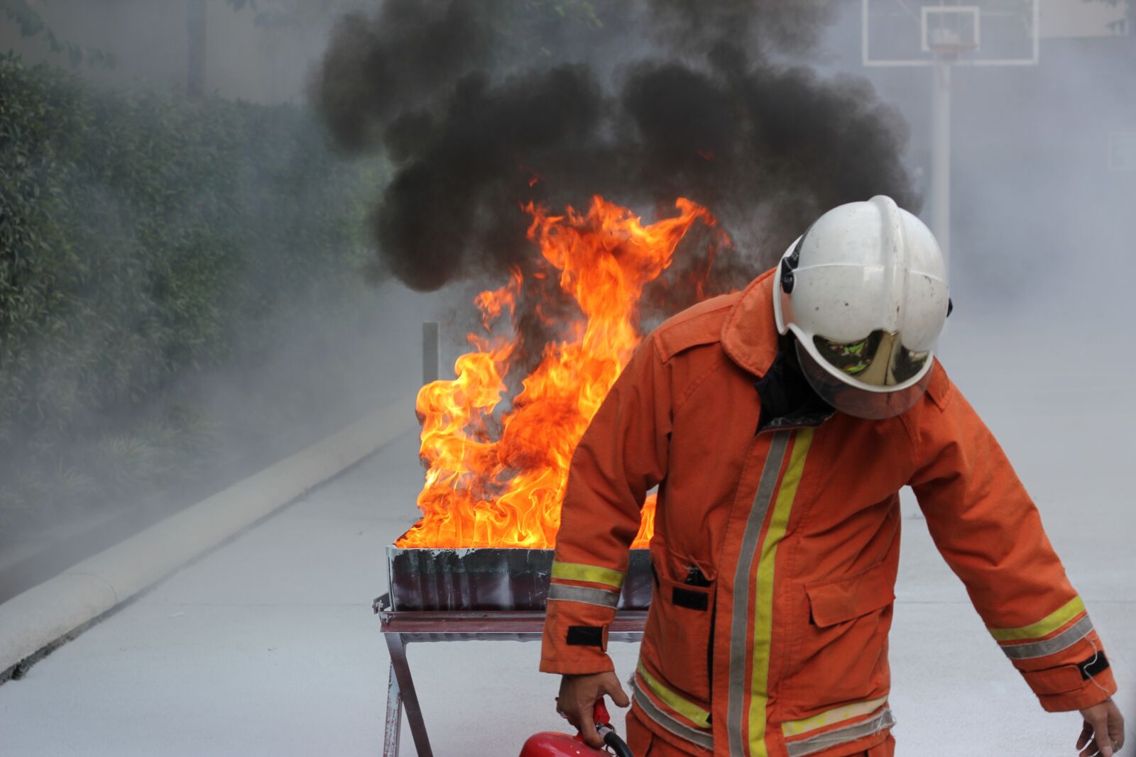 Canon EOS 550D (EOS Rebel T2i / EOS Kiss X4) sample photo. Safety, fireman, smoke photography