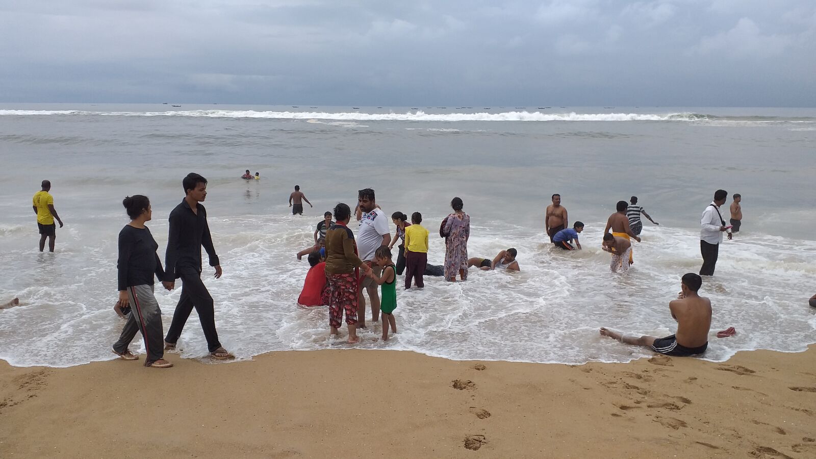 Samsung Galaxy J4+ sample photo. Beach, wave, puri photography