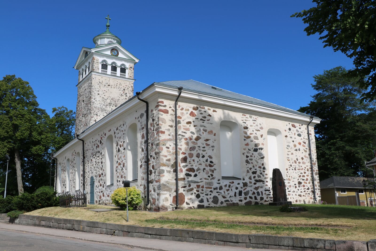 Canon EOS 750D (EOS Rebel T6i / EOS Kiss X8i) sample photo. Finnish, oak island, church photography