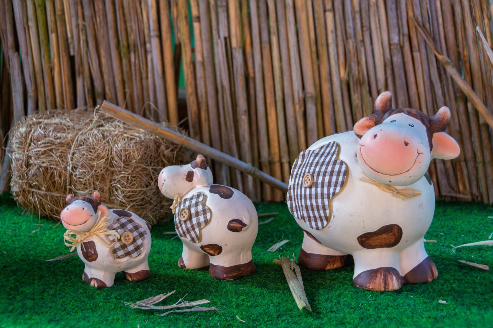 Nikon D7200 sample photo. Cows, straw, fence grass photography
