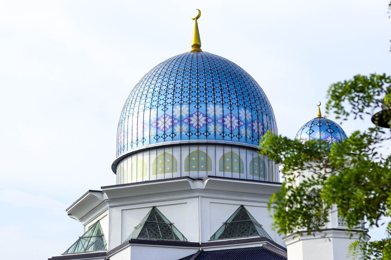 Canon EOS 77D (EOS 9000D / EOS 770D) + Canon EF 50mm F1.8 STM sample photo. Building, tower, pray photography