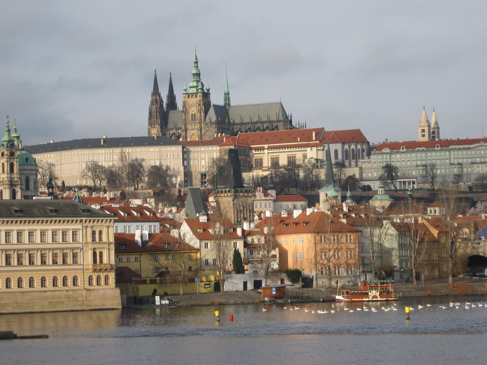 Canon PowerShot A490 sample photo. Prague, prague castle, city photography