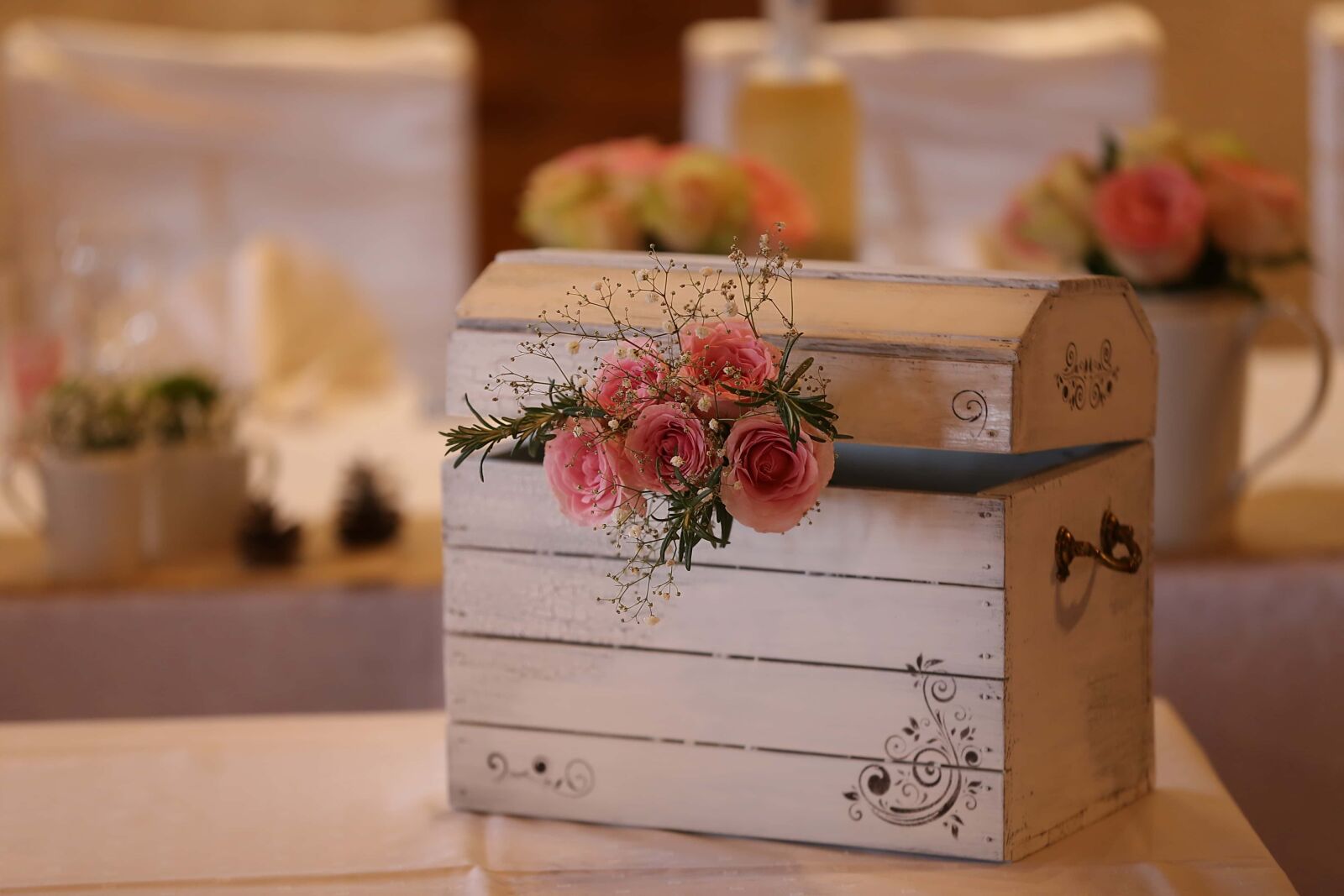 Canon EF 70-200mm F2.8L IS II USM sample photo. Box, wooden, handmade, decoration photography