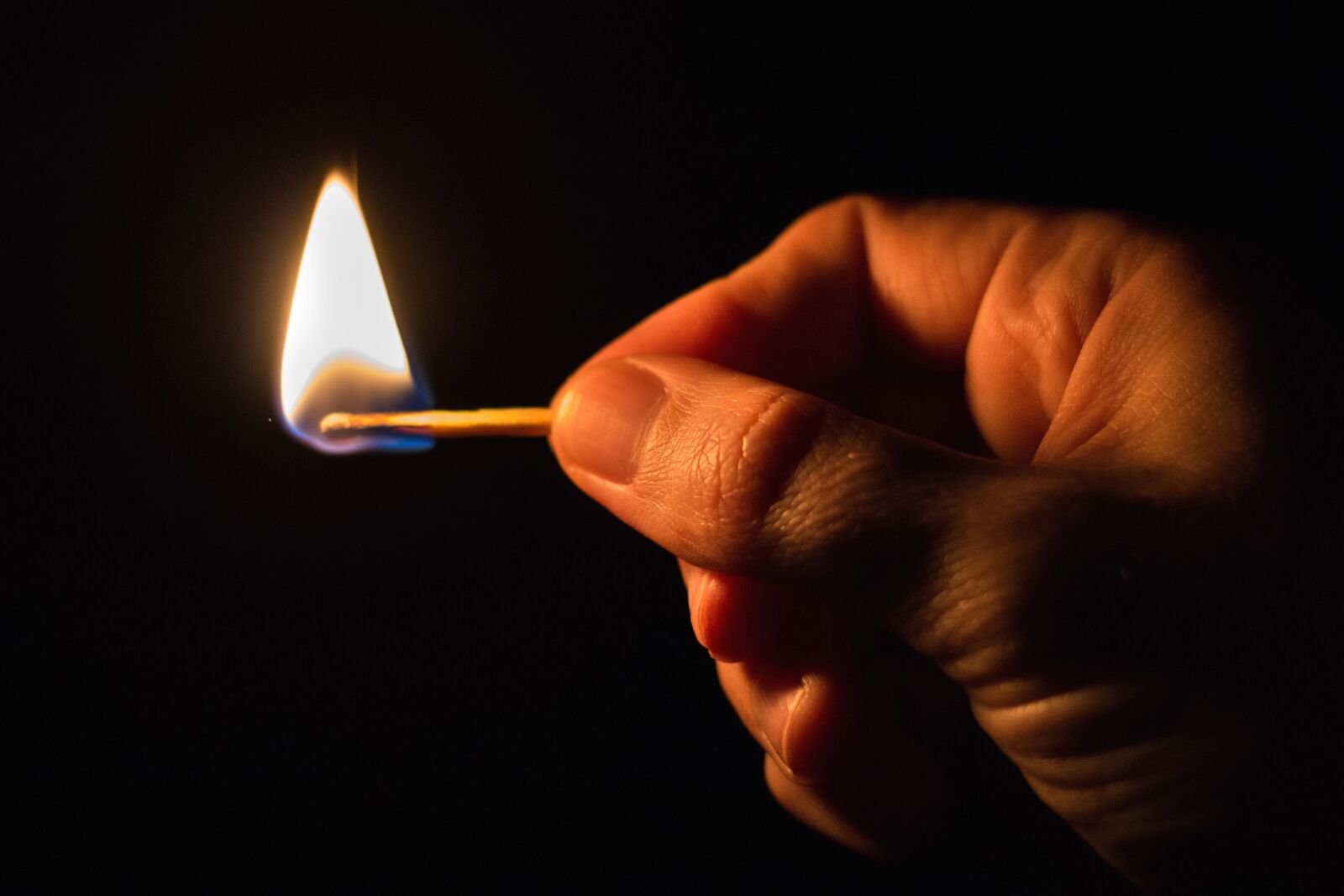 Canon EOS 100D (EOS Rebel SL1 / EOS Kiss X7) sample photo. Wood, fire, hand, finger photography