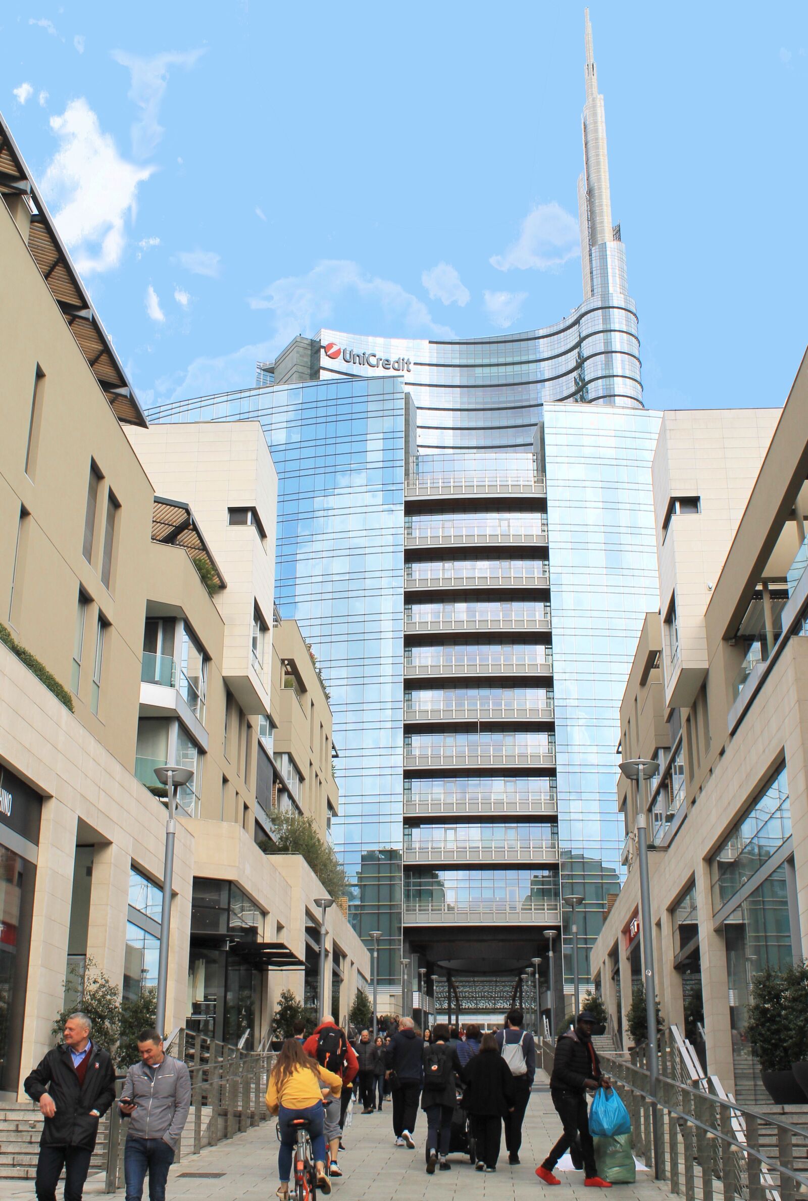 Canon EOS 1100D (EOS Rebel T3 / EOS Kiss X50) sample photo. Skyscraper, milan, architecture photography