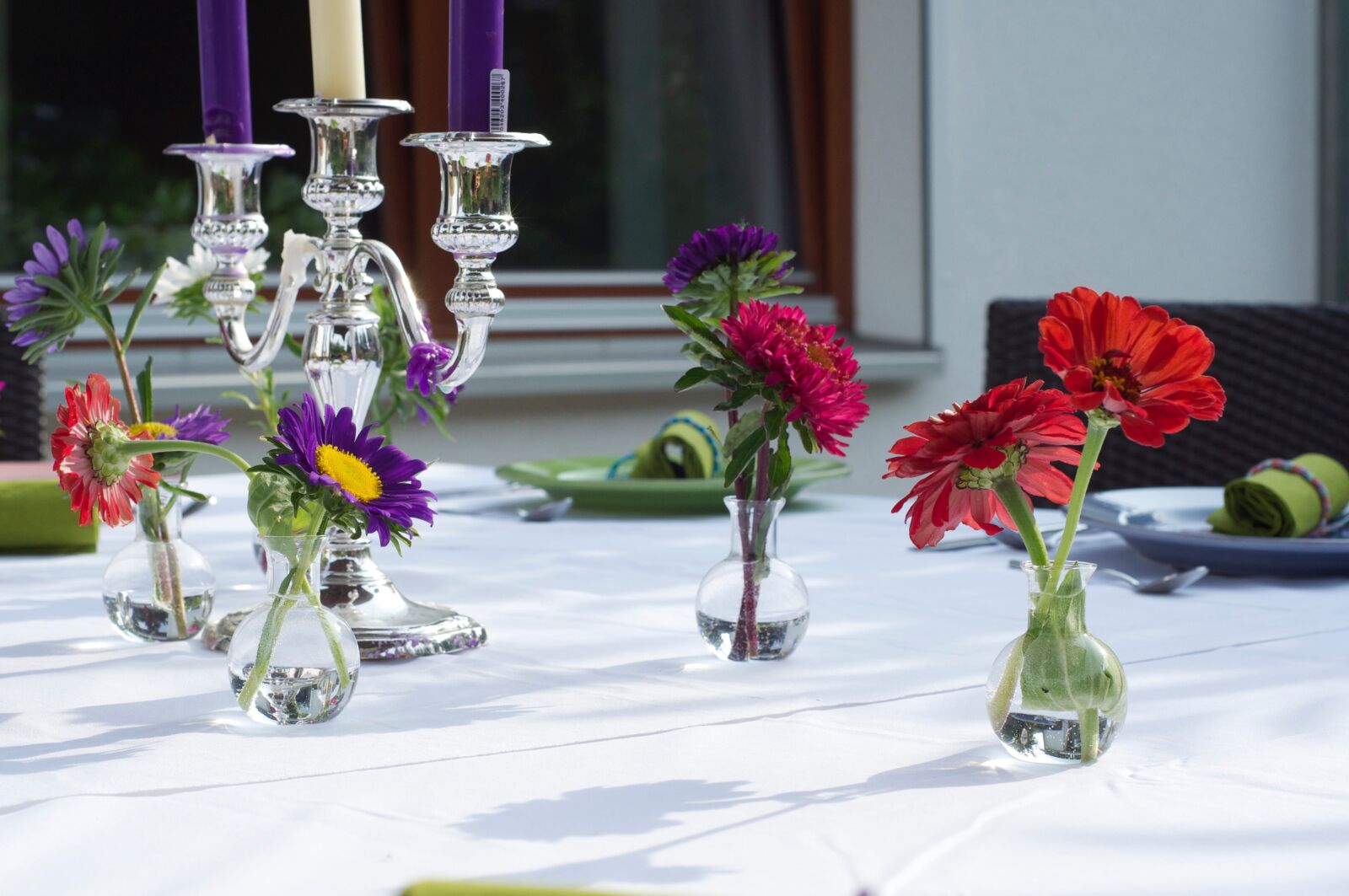 Nikon D90 sample photo. Gedeckter table, flowers, table photography