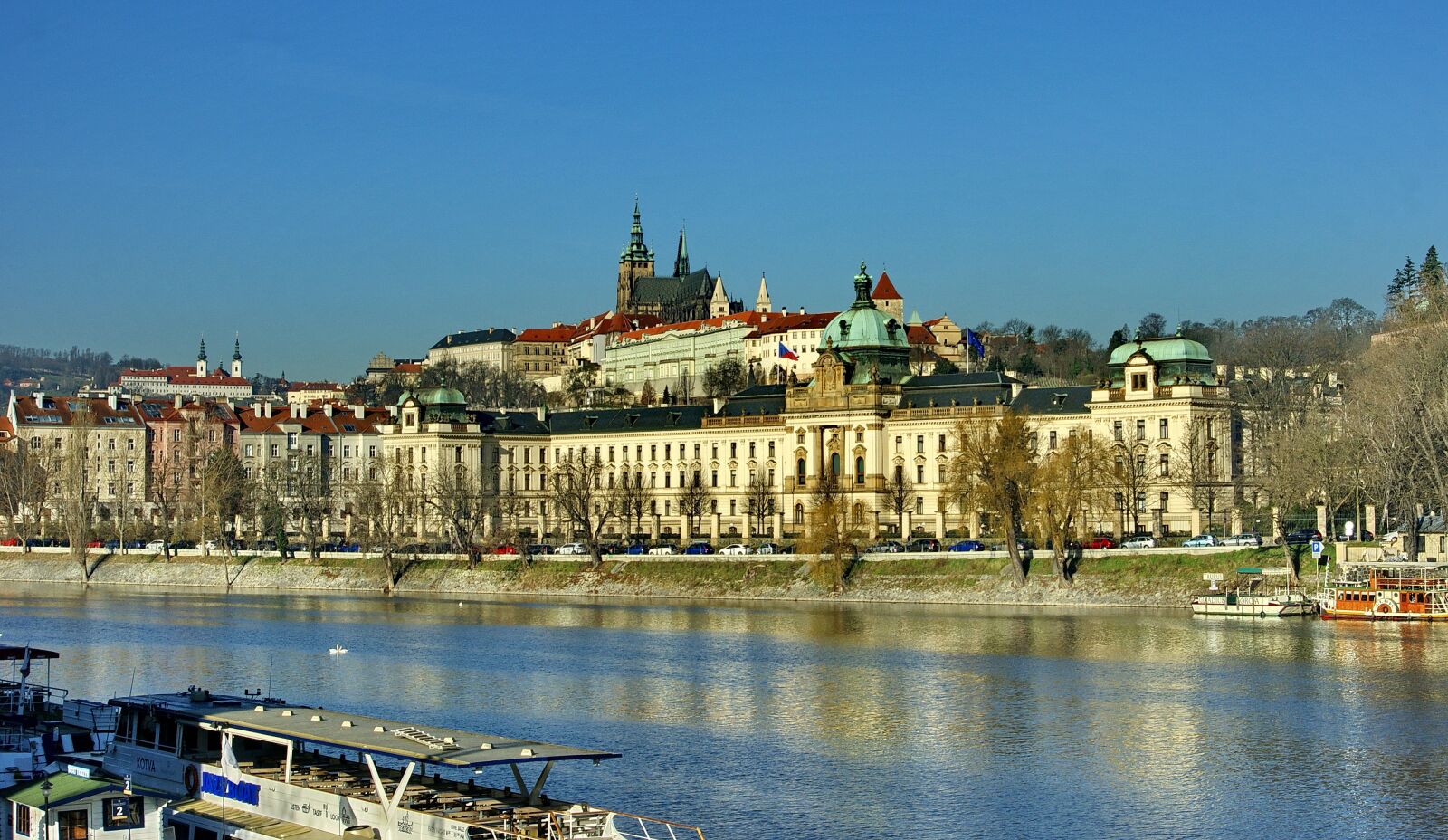 Sony Alpha DSLR-A290 sample photo. Prague, praha, castle photography