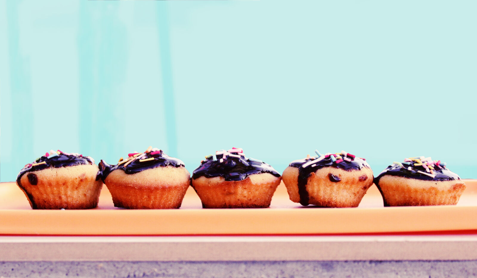 Canon EOS 1300D (EOS Rebel T6 / EOS Kiss X80) sample photo. Cake, chocolate, cupcakes, delicious photography