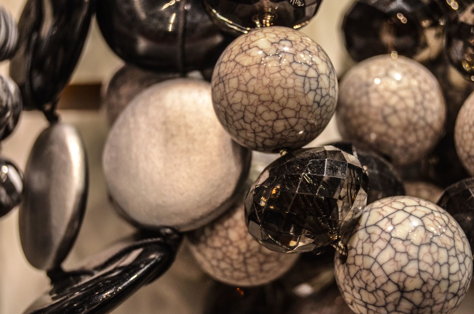 Nikon D5100 sample photo. Jewelry, stone, reflection, abstract photography