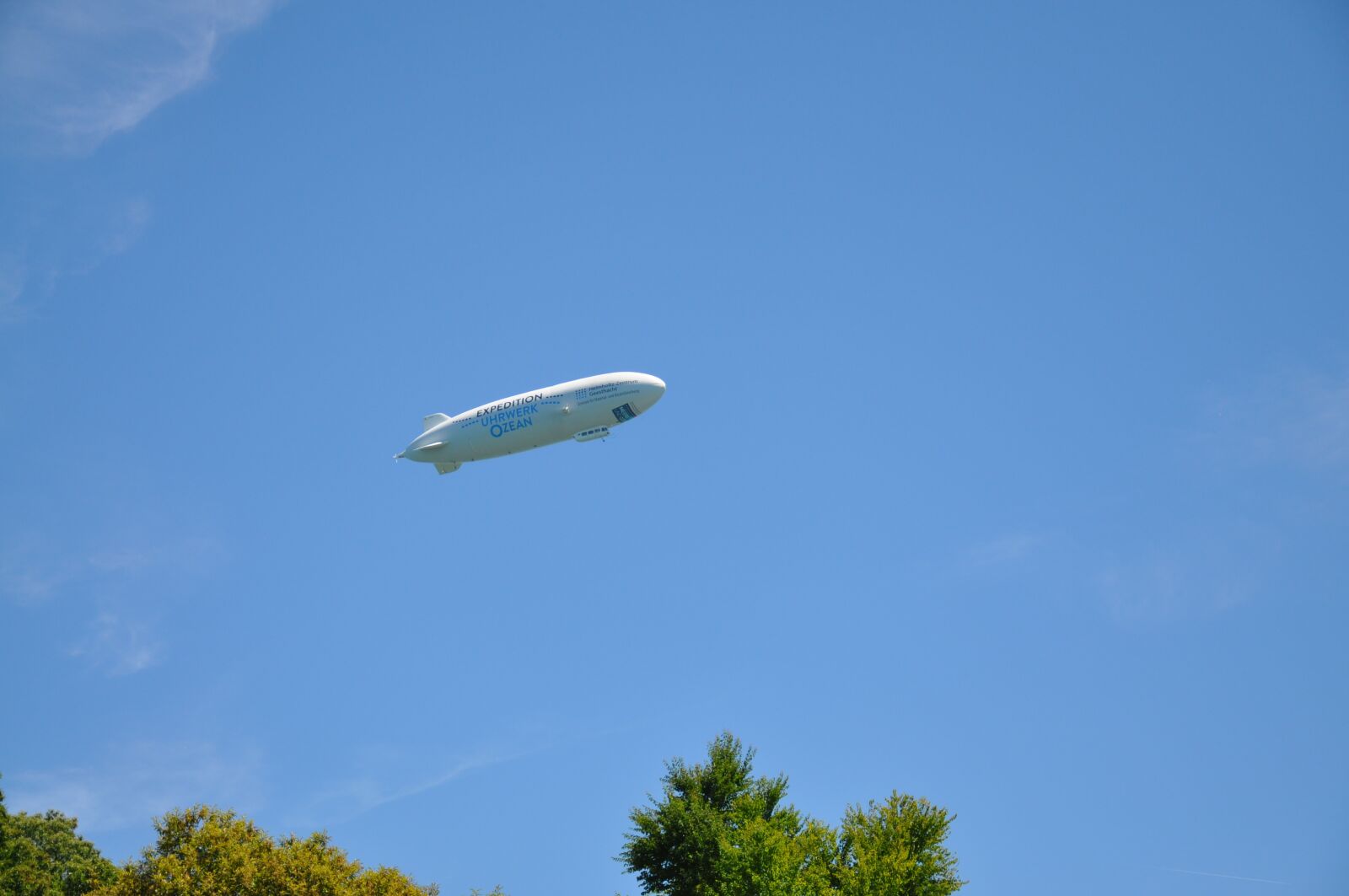Nikon D90 sample photo. Zeppelin, flying, aviation photography