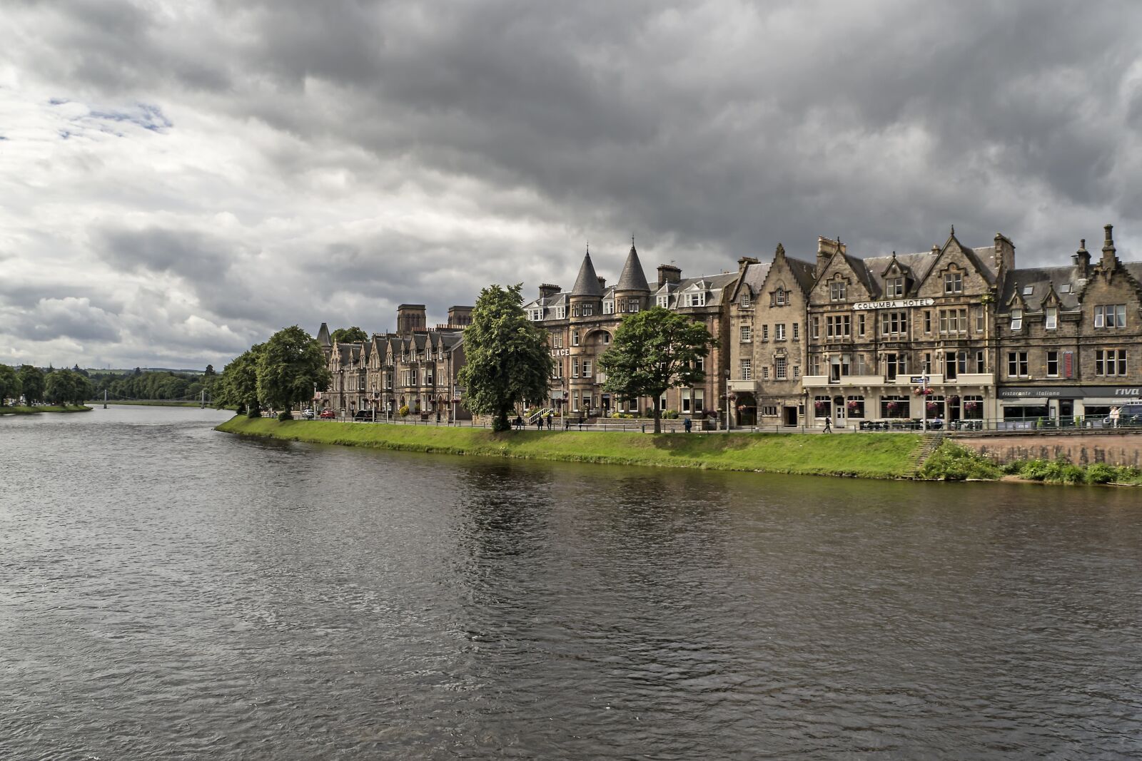 Olympus OM-D E-M10 sample photo. Inverness, houses, row of photography
