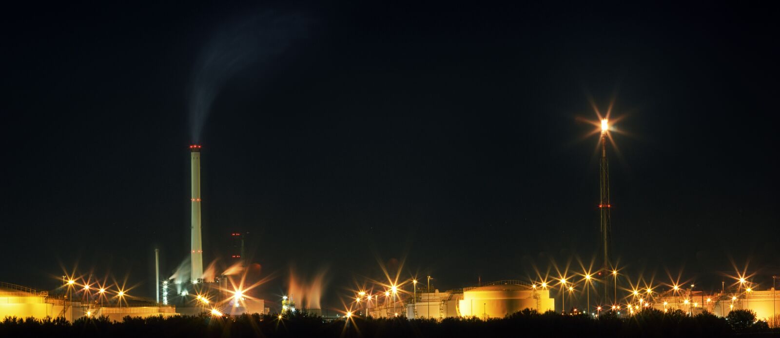 Sony a7 + Sony DT 50mm F1.8 SAM sample photo. Smoke, flare-up, natural gas photography