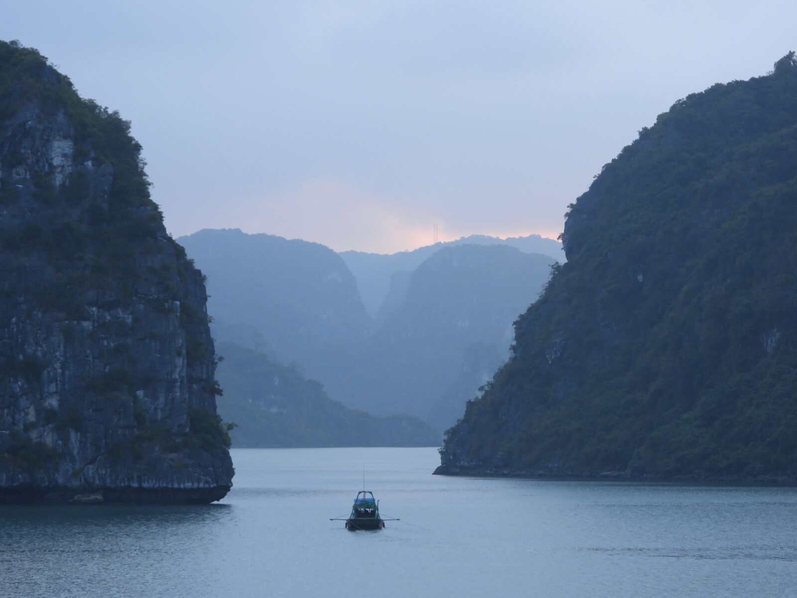 Nikon Coolpix P1000 sample photo. Vietnam, halong bay, bay photography
