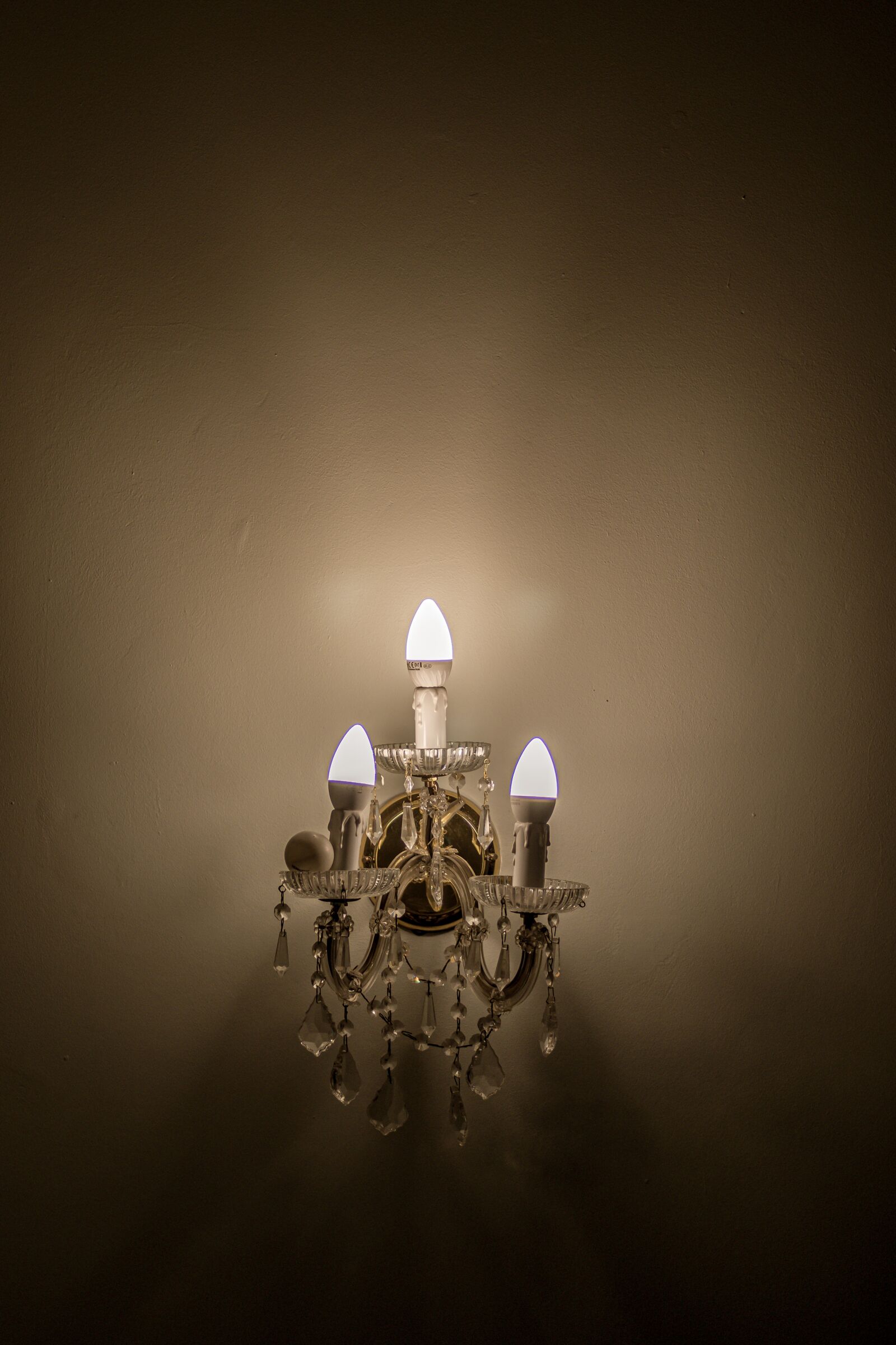Pentax K-S2 sample photo. Chandelier, dashing, replacement lamp photography