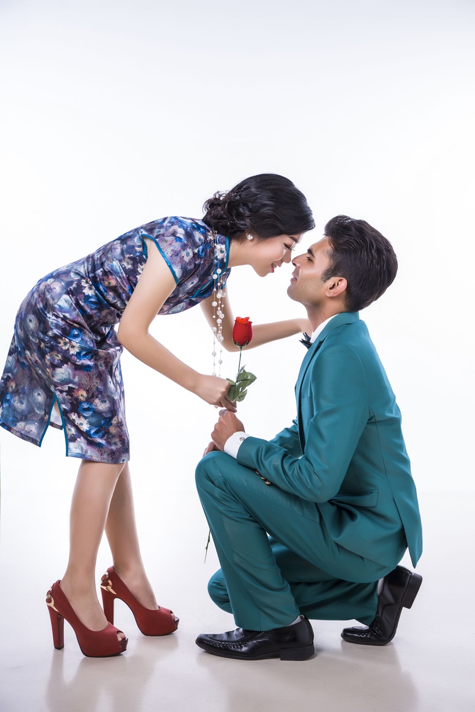 Canon EF 24-70mm F4L IS USM sample photo. Woman, young, love photography